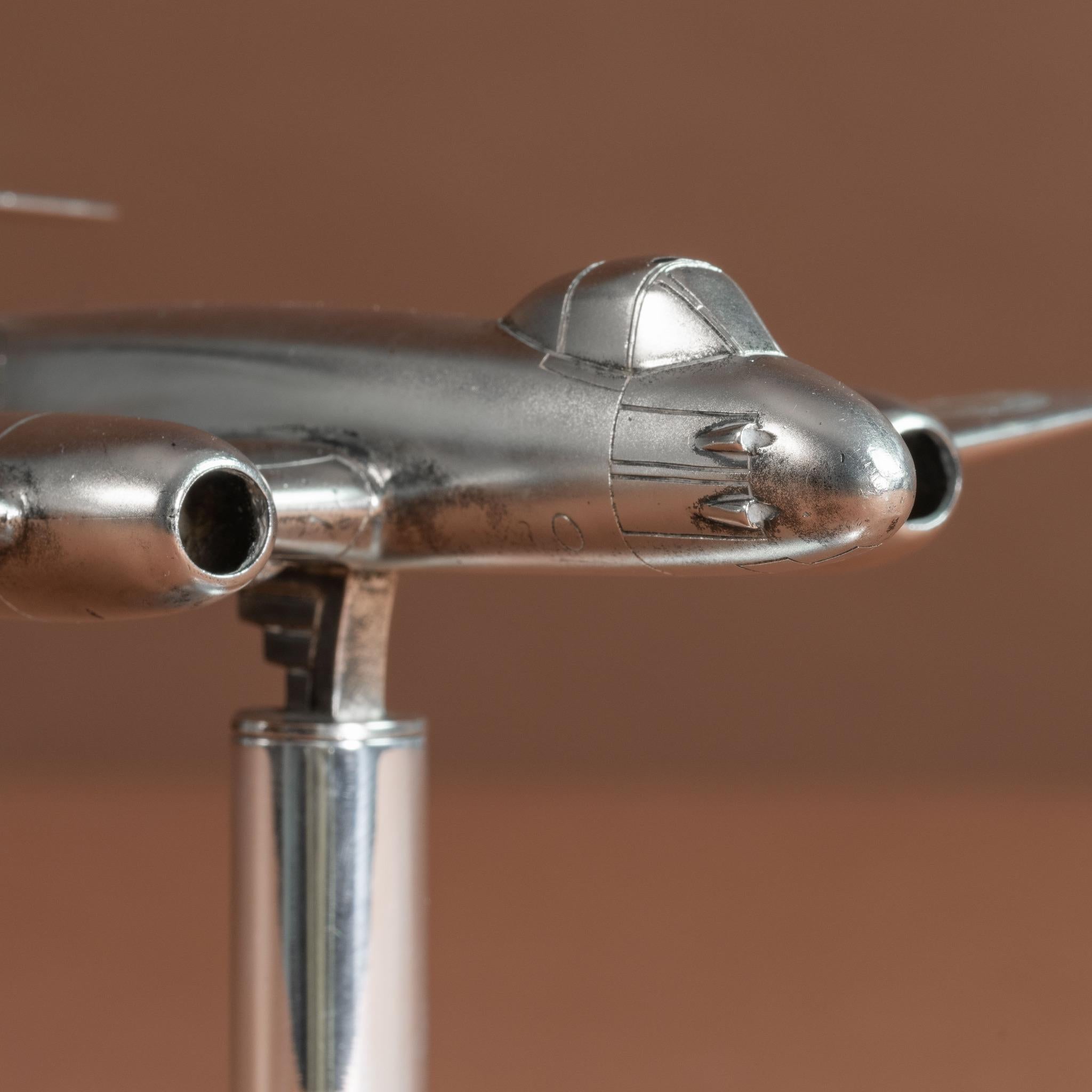 Modèle en argent de l'avion à réaction Gloster Meteor, poinçonné à Londres en 1949. en vente 9