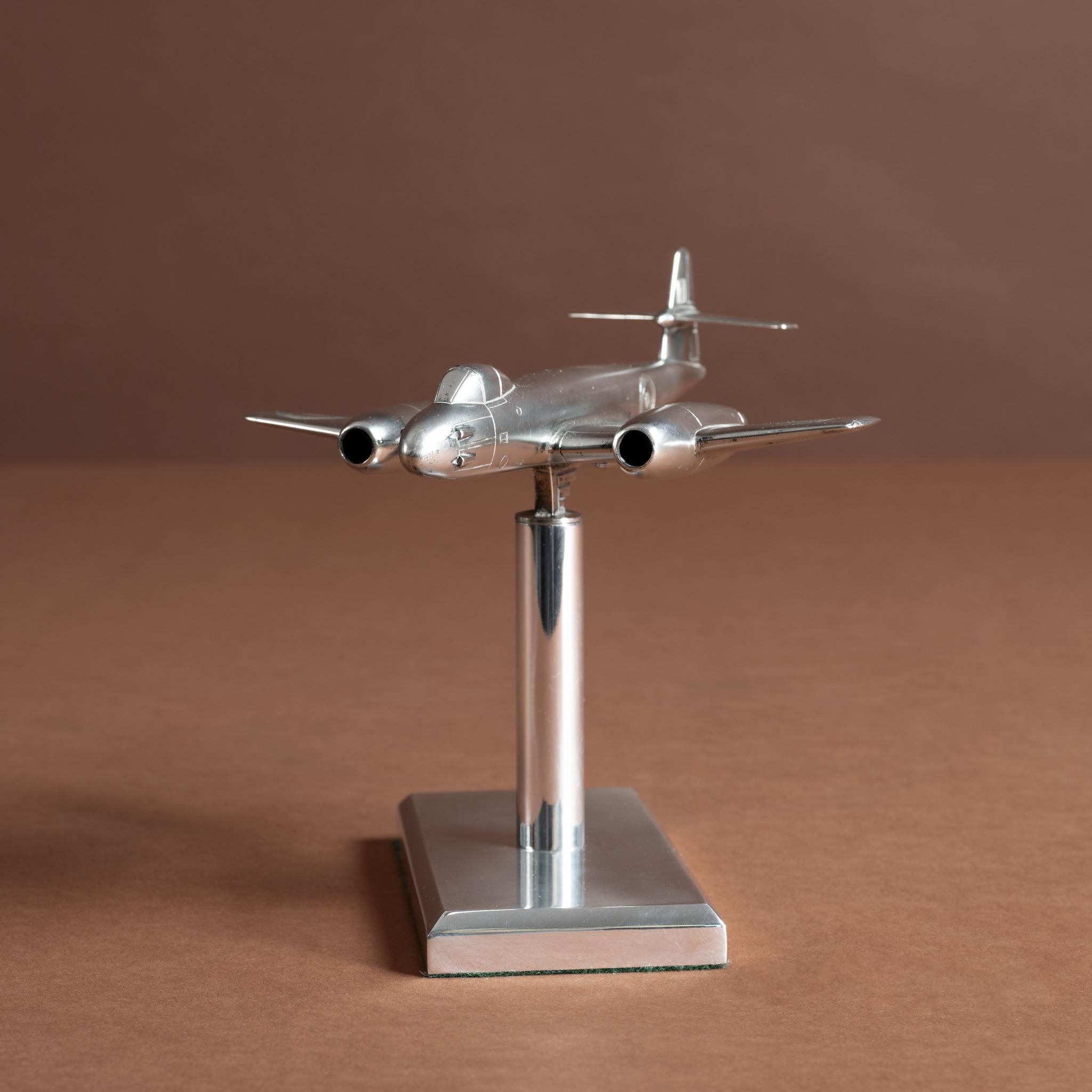 Britannique Modèle en argent de l'avion à réaction Gloster Meteor, poinçonné à Londres en 1949. en vente