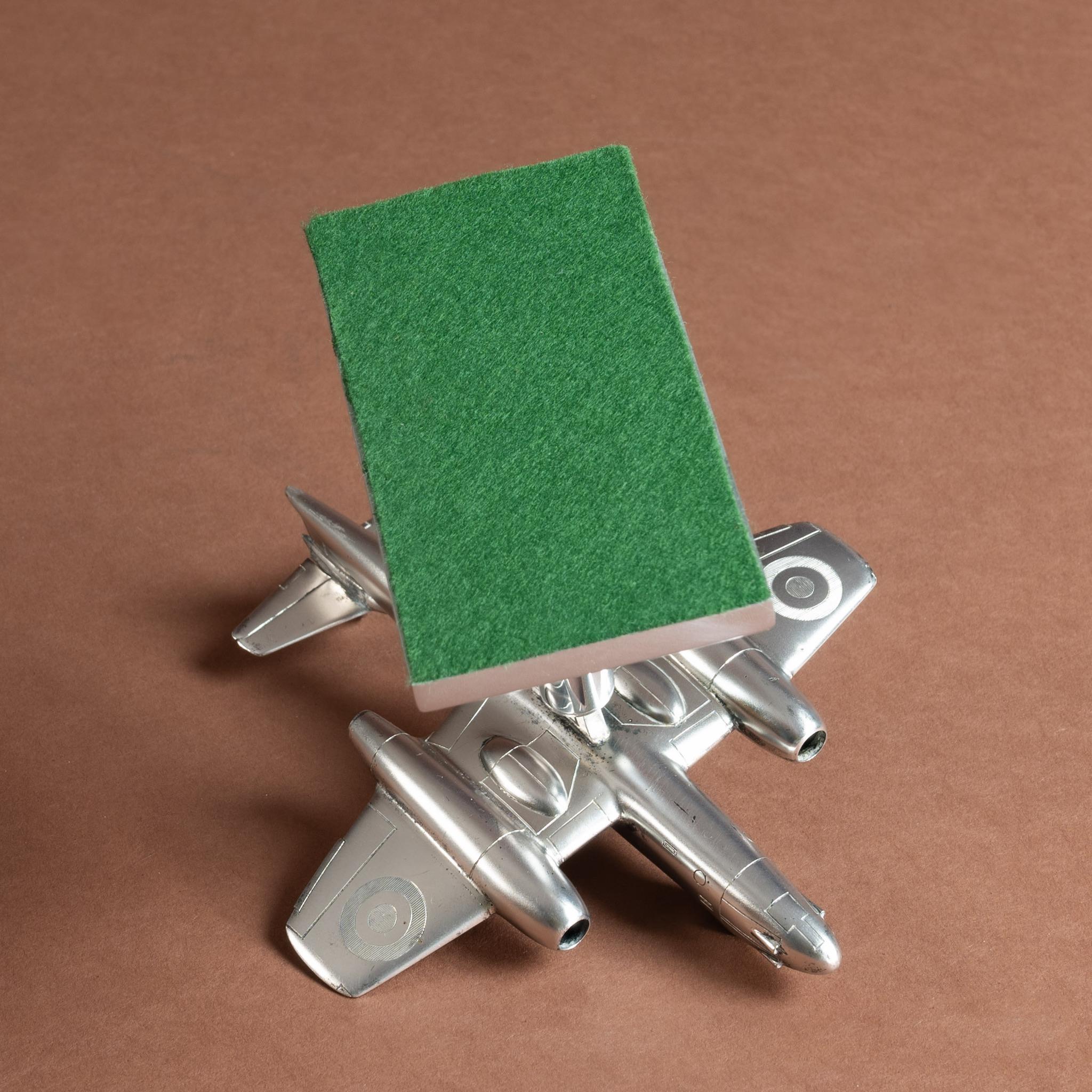 Modèle en argent de l'avion à réaction Gloster Meteor, poinçonné à Londres en 1949. en vente 3