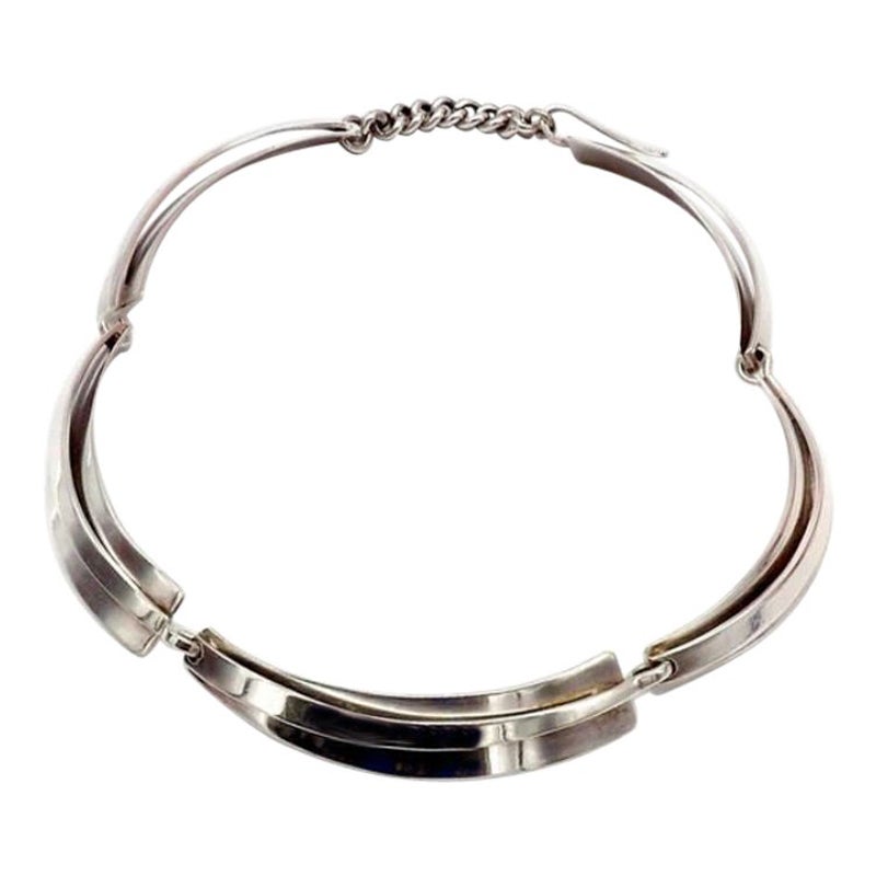 Collar modernista de plata de ley de Jules Brenner