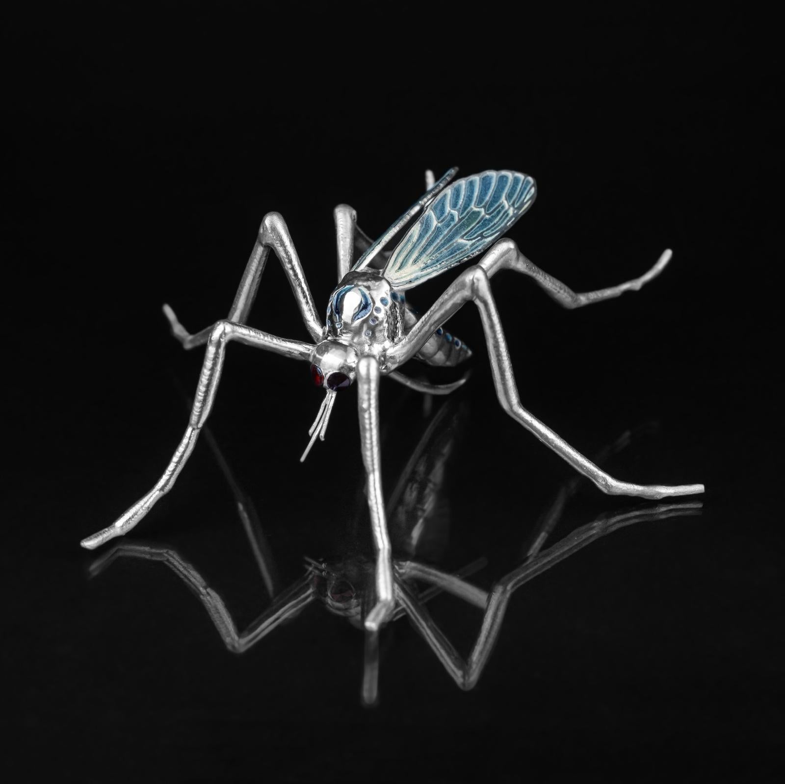 Broche moustique en argent sterling avec grenats et ailes en Plique-à-Jour Neuf - En vente à BADALONA, ES