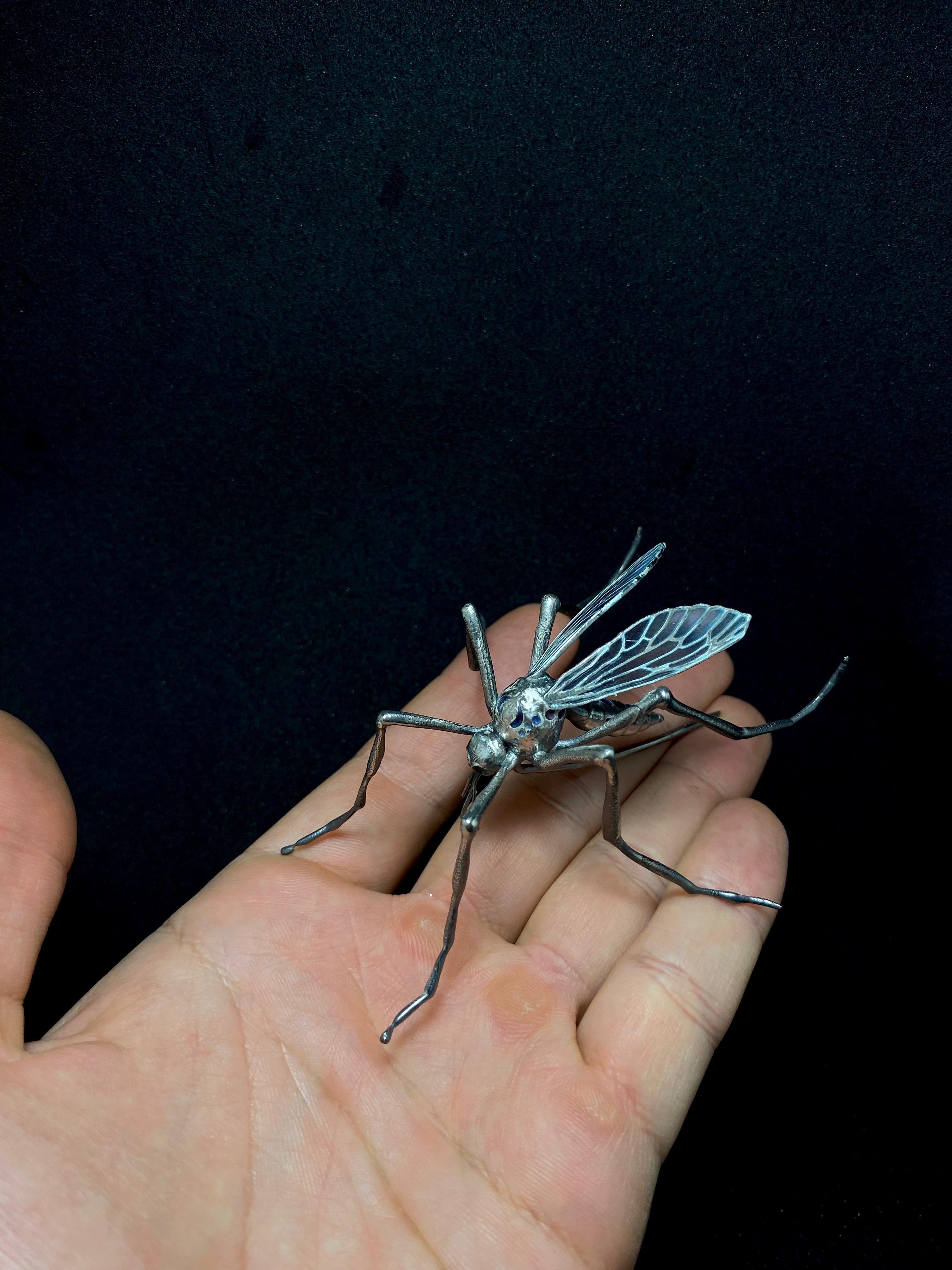 Broche moustique en argent sterling avec grenats et ailes en Plique-à-Jour en vente 1