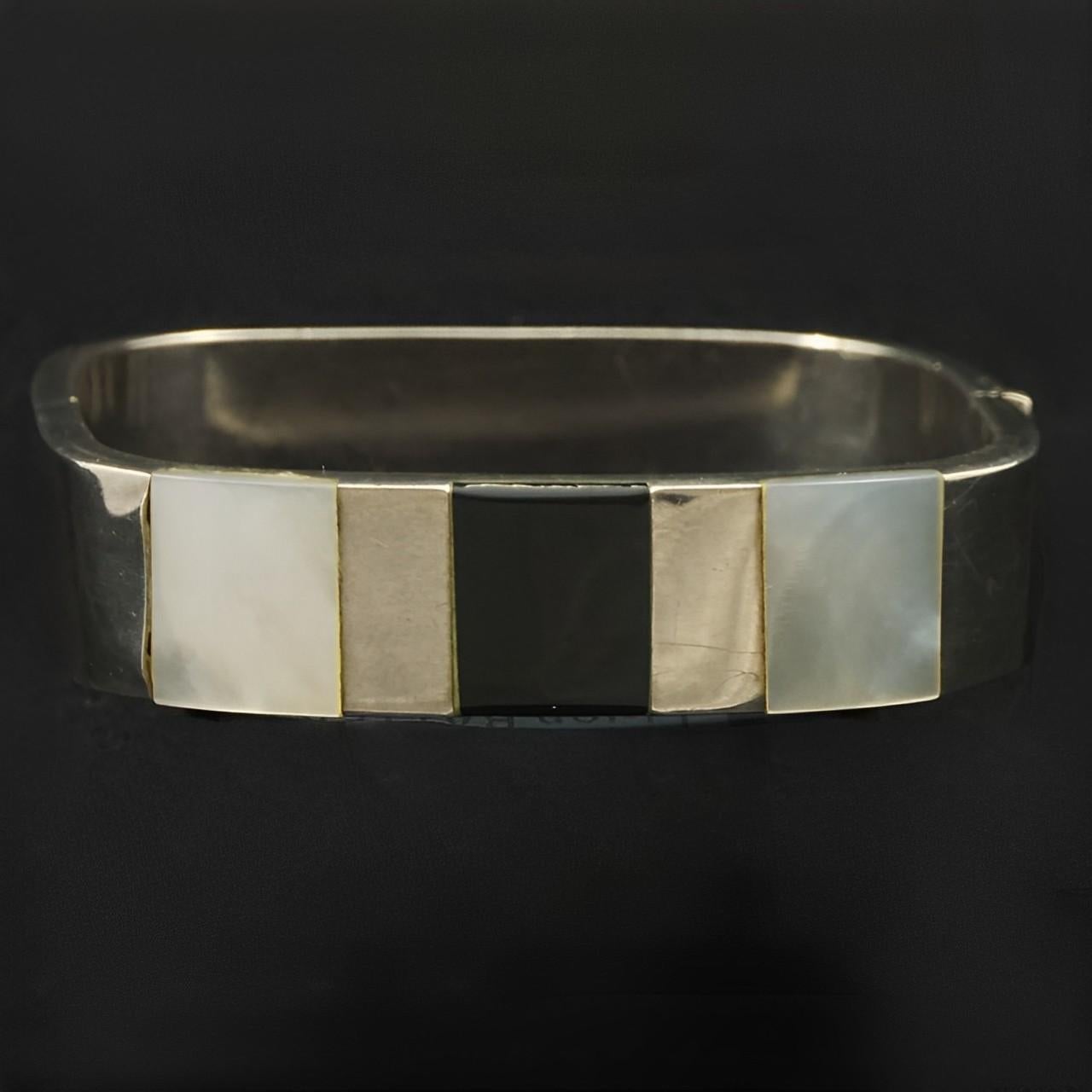 Sterling Silver Mother of Pearl and Onyx Bangle Bracelet circa 1980s For Sale 5