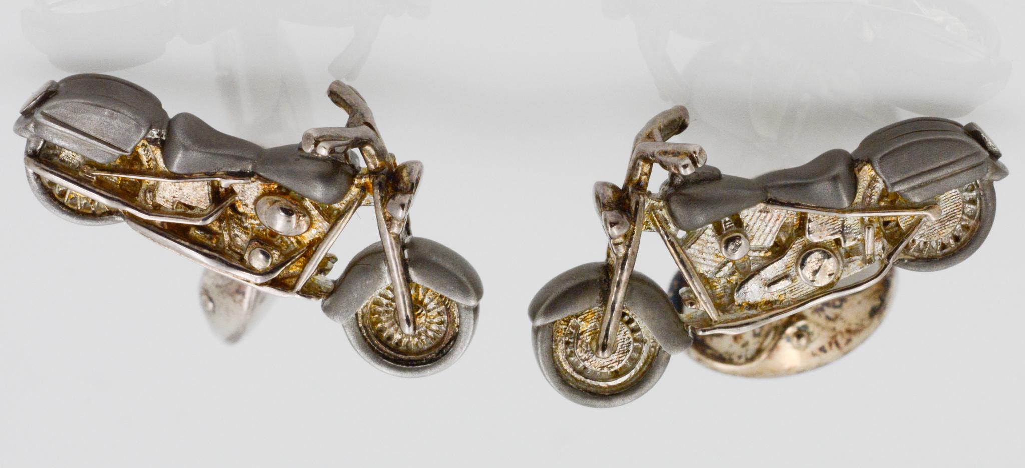These sterling silver motorbike cufflinks have a small dome oval spring link. The cufflinks showcase the intricate details of the bike, including the motor, wheels, and seats. 
