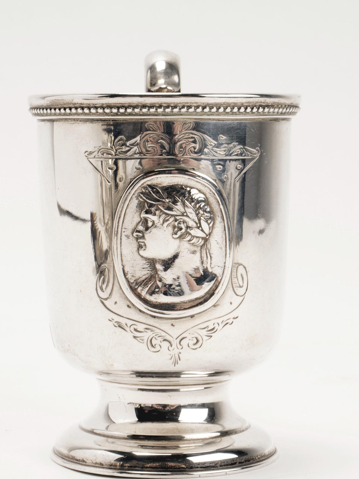 Taza de plata de ley con la efigie de César, Bigelow Kennard & Co, Boston 1880. Estadounidense en venta