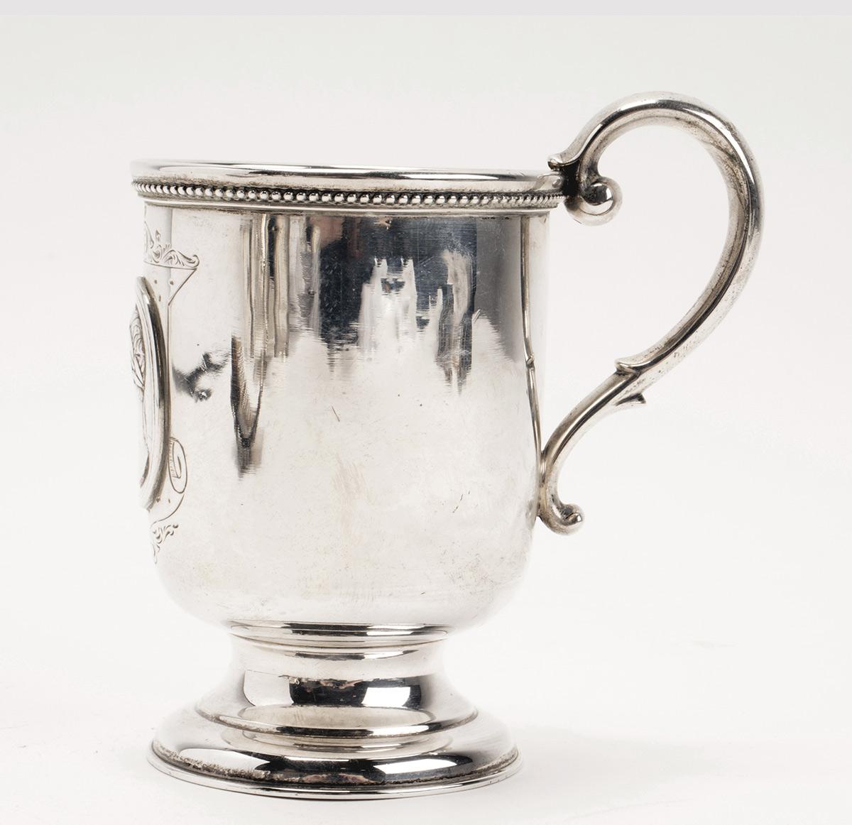 Taza de plata de ley con la efigie de César, Bigelow Kennard & Co, Boston 1880. siglo XIX en venta