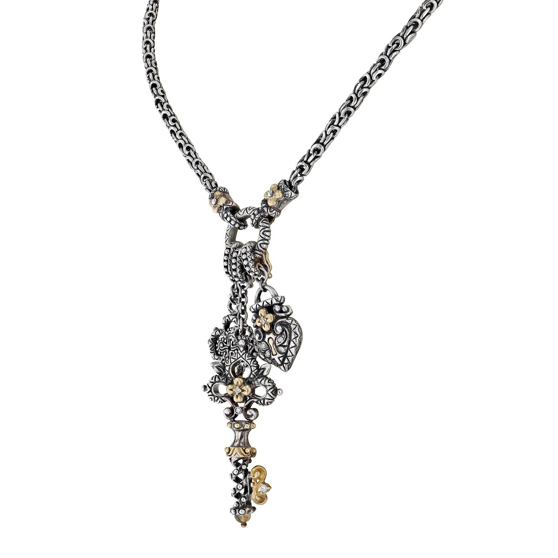 Contemporaneo Collana con chiave a forma di fiore in argento massiccio in vendita