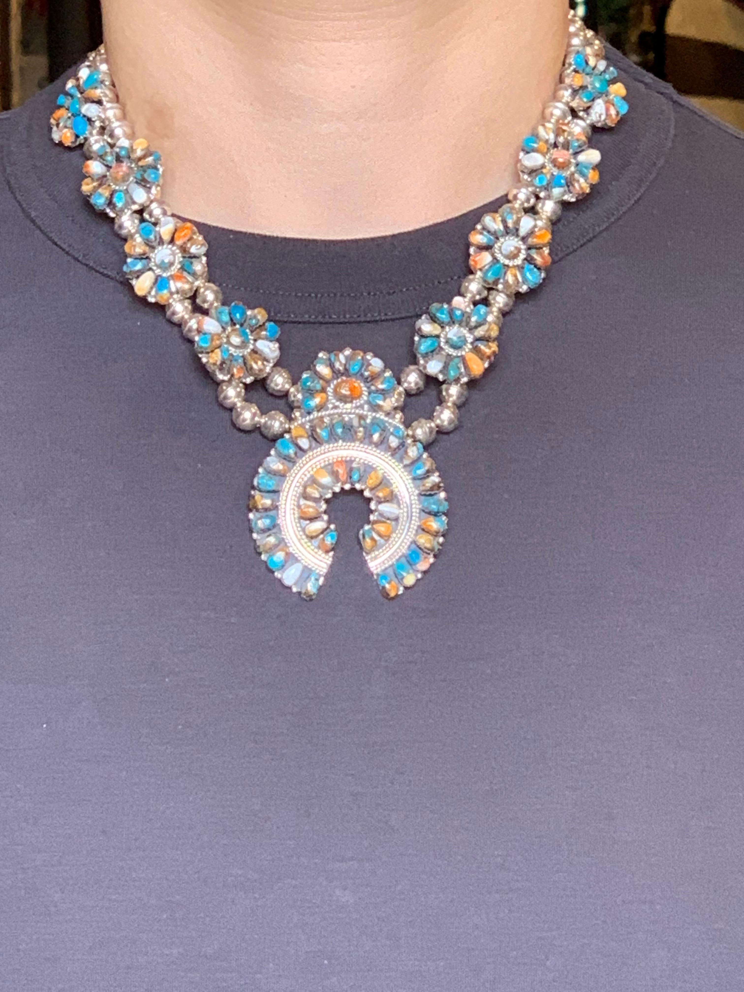 Collana con fiori di zucca a grappolo in argento 925 di Lorraine Waatsa in vendita 9