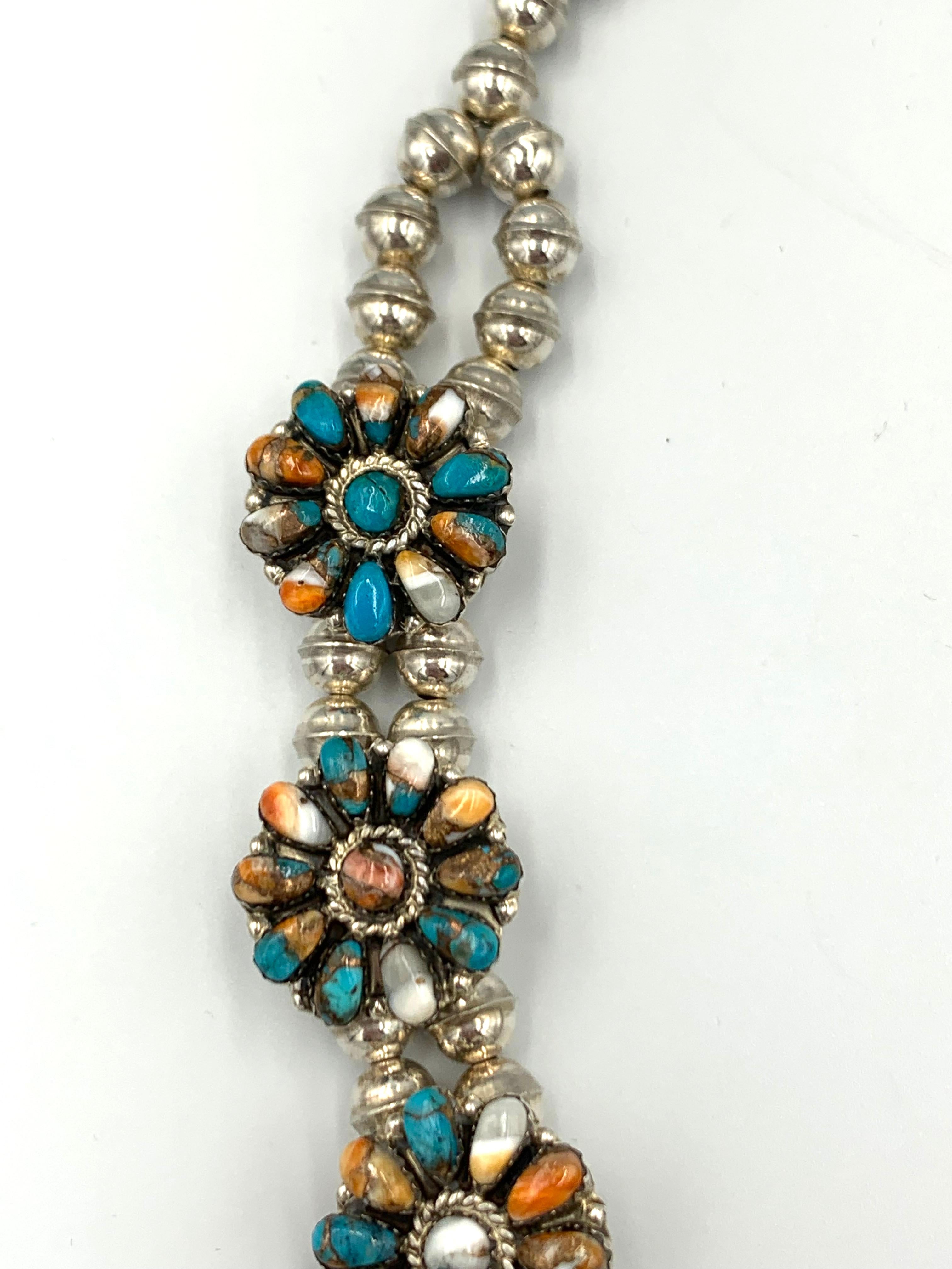 Collana con fiori di zucca a grappolo in argento 925 di Lorraine Waatsa In condizioni ottime in vendita a Scottsdale, AZ