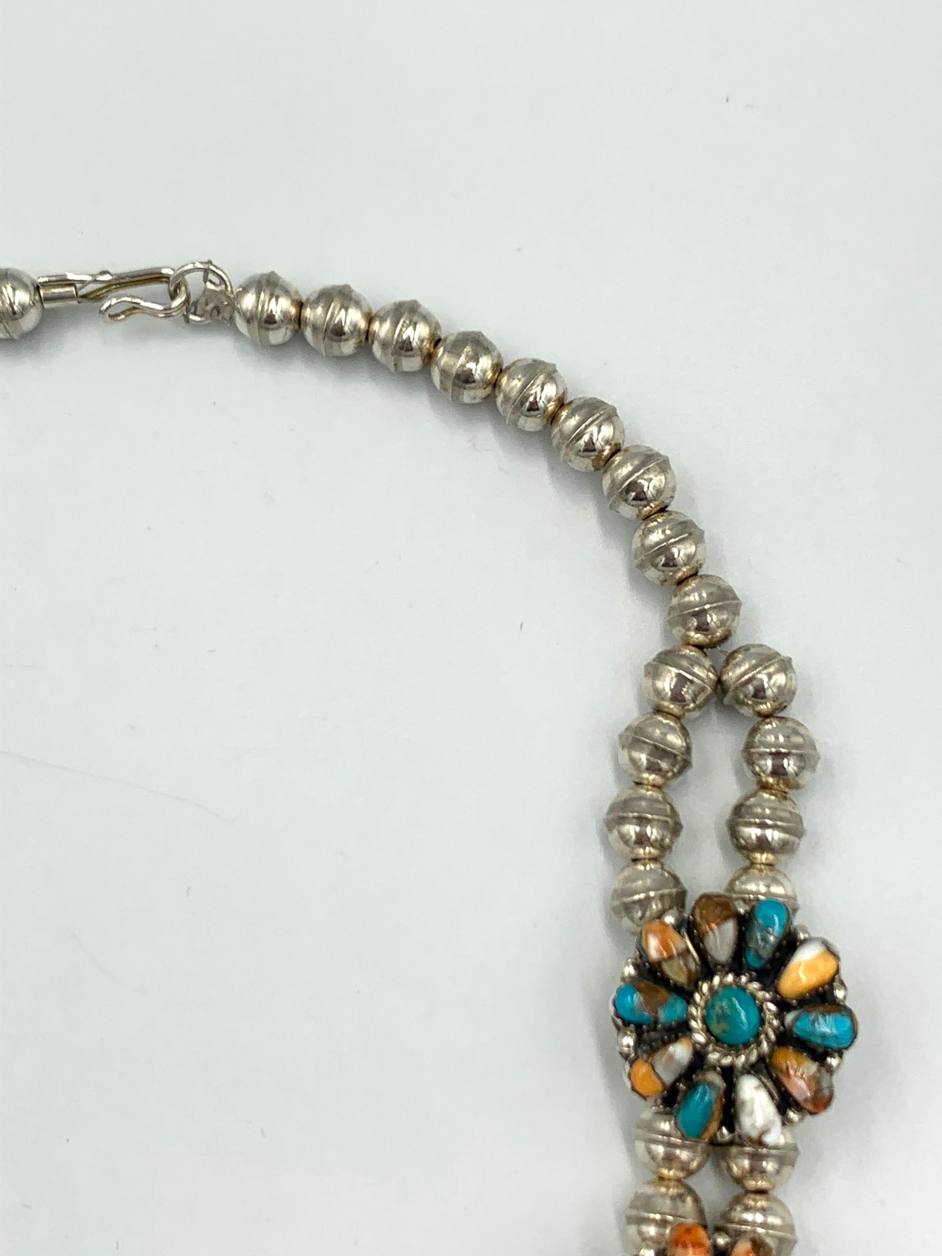Collana con fiori di zucca a grappolo in argento 925 di Lorraine Waatsa in vendita 1