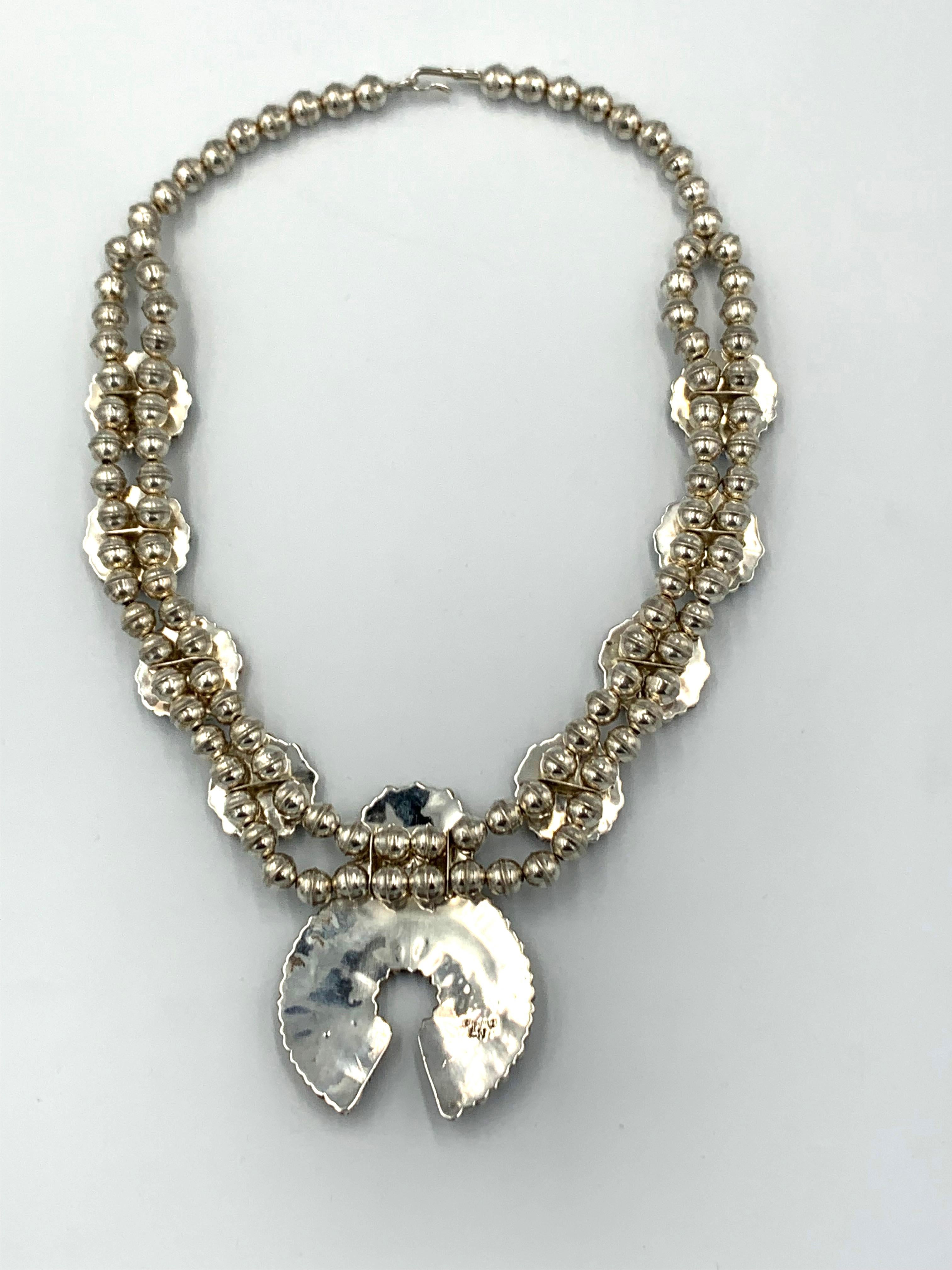 Collana con fiori di zucca a grappolo in argento 925 di Lorraine Waatsa in vendita 4