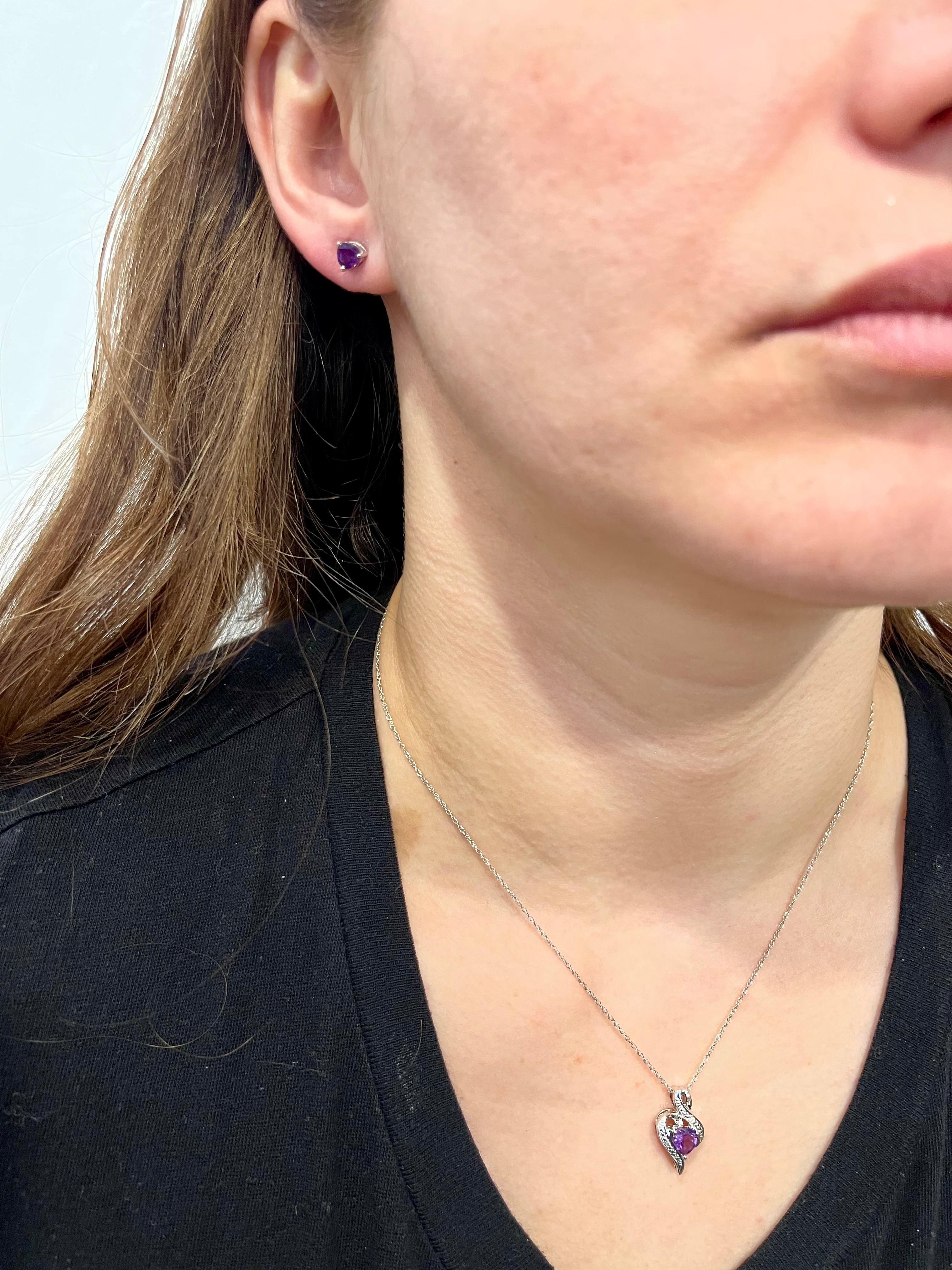 Anello, orecchino e ciondolo in argento sterling e ametista naturale con catena in vendita 5