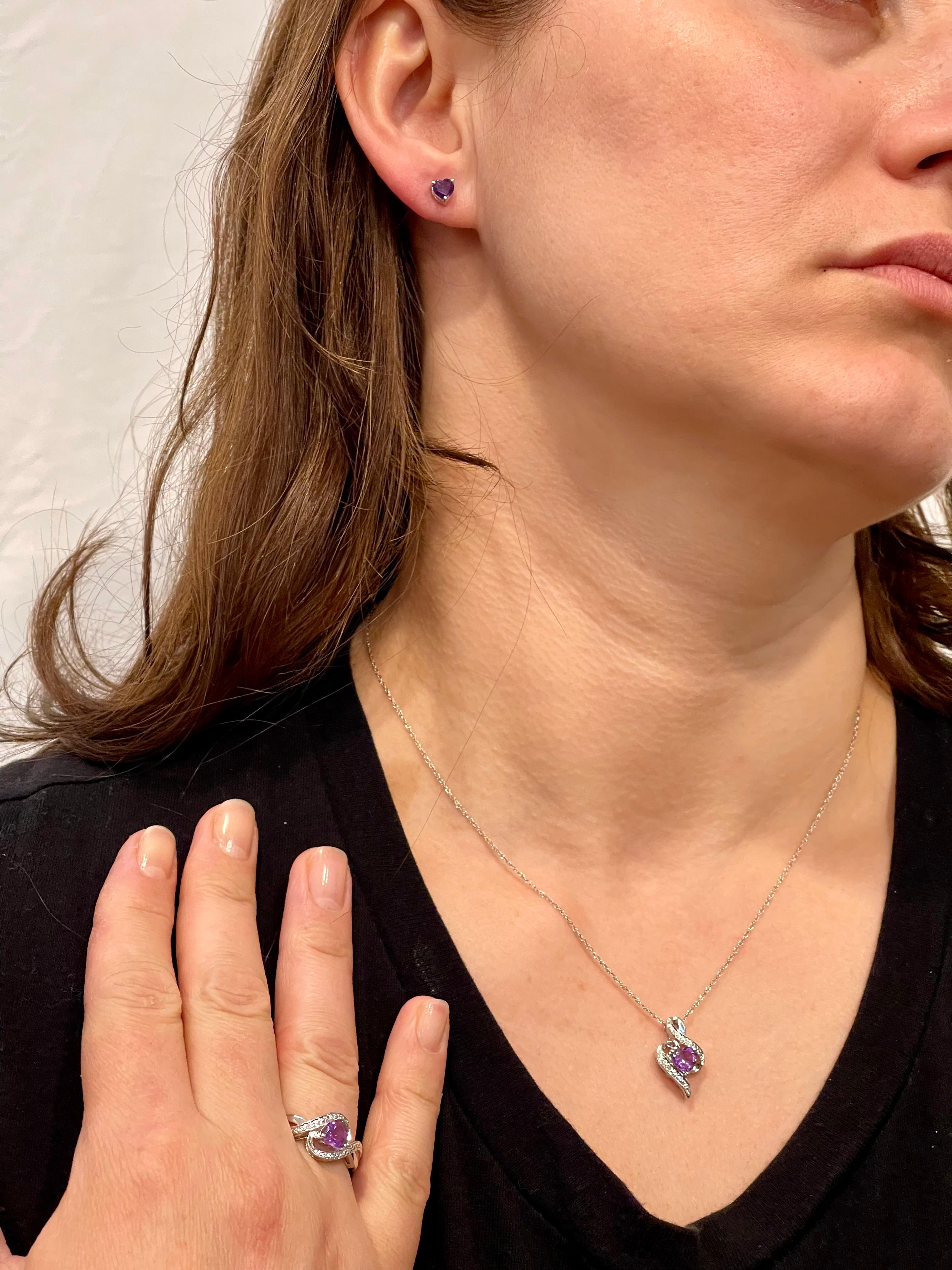 Anello, orecchino e ciondolo in argento sterling e ametista naturale con catena in vendita 7