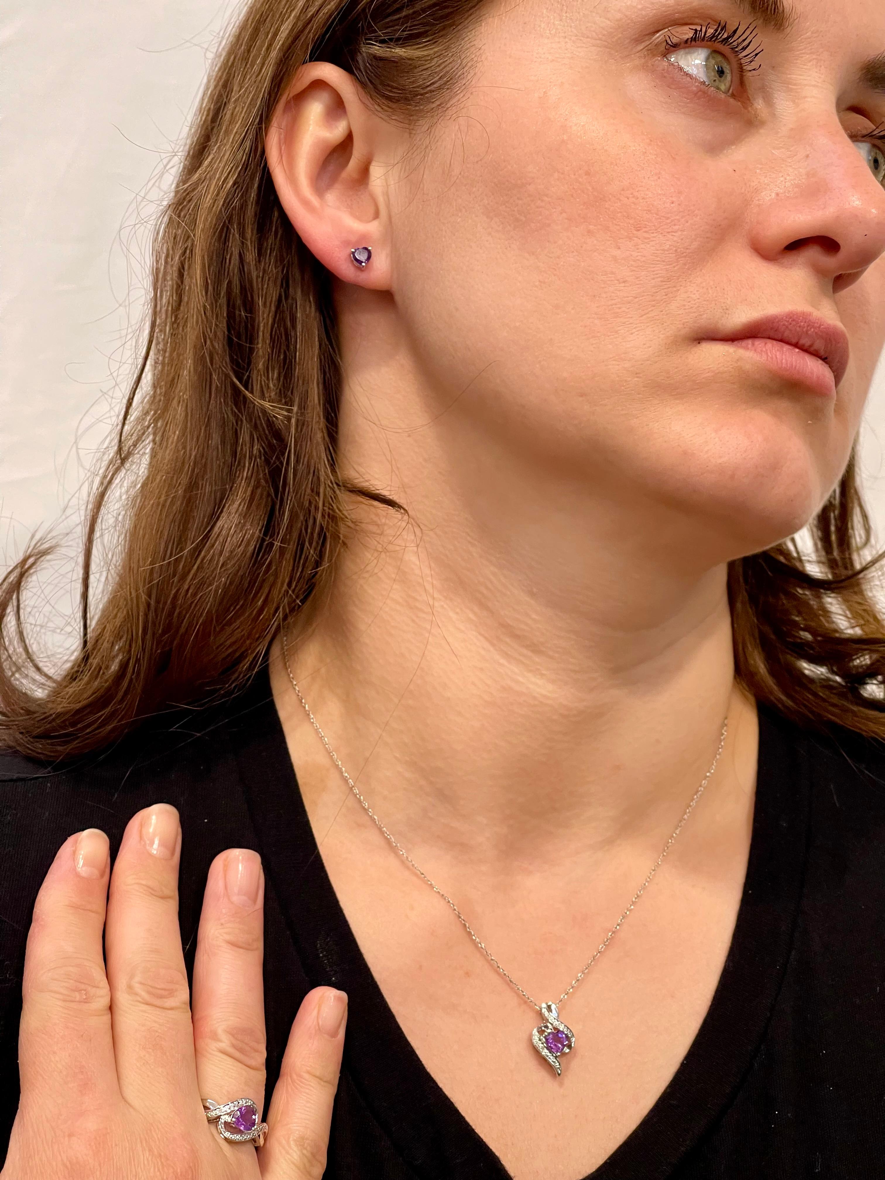 Anello, orecchino e ciondolo in argento sterling e ametista naturale con catena in vendita 8