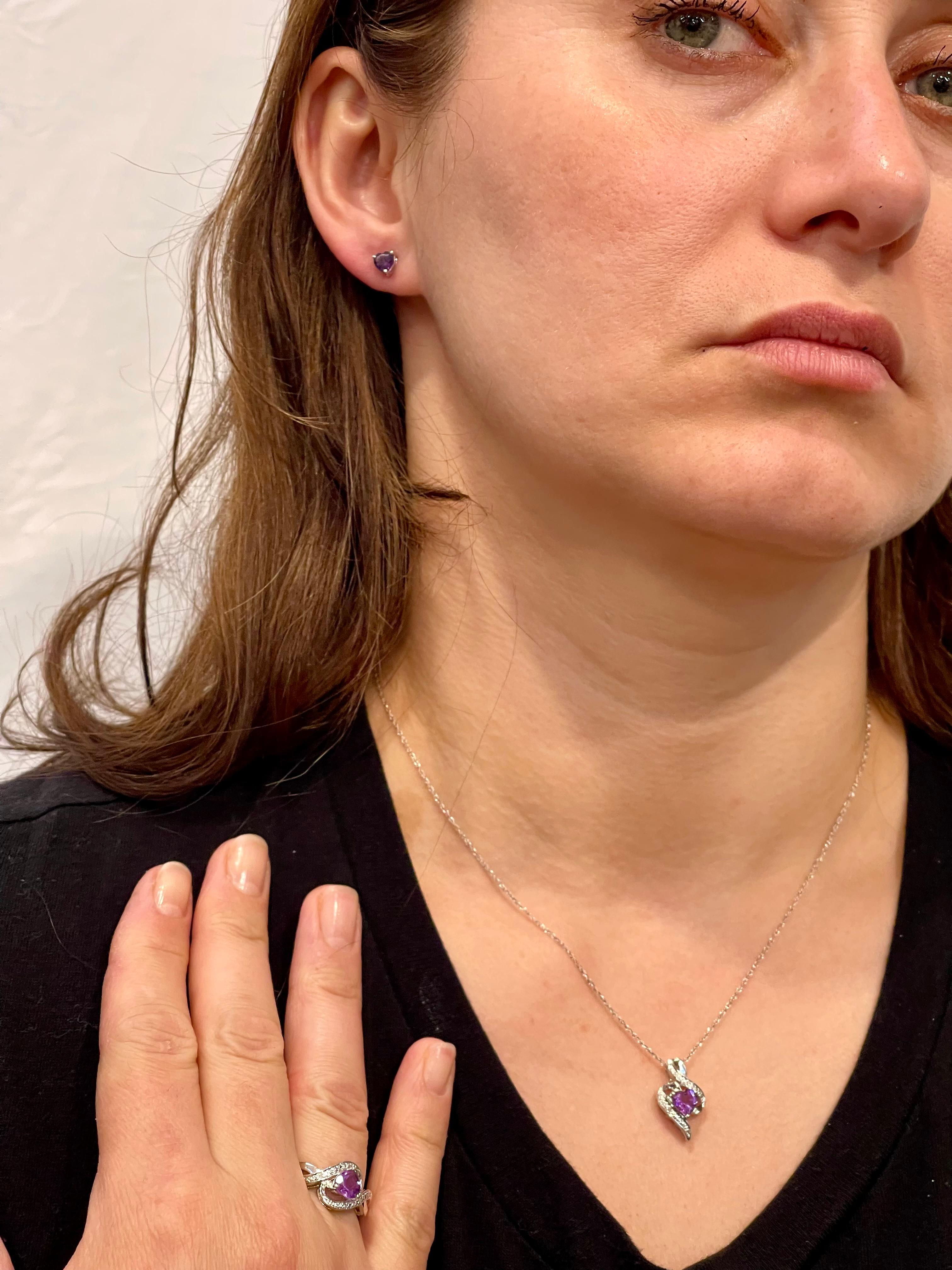 Anello, orecchino e ciondolo in argento sterling e ametista naturale con catena in vendita 9