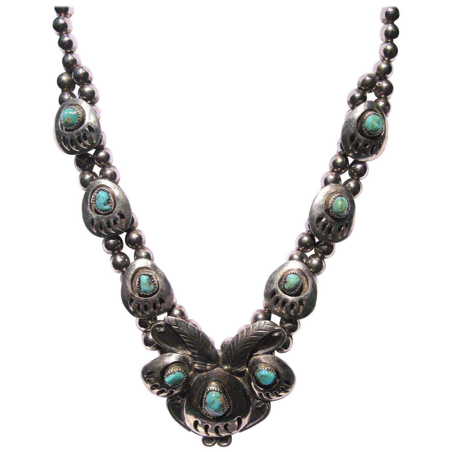 Collana in argento Sterling con artiglio d'orso e turchese Navajo Shadow box in vendita