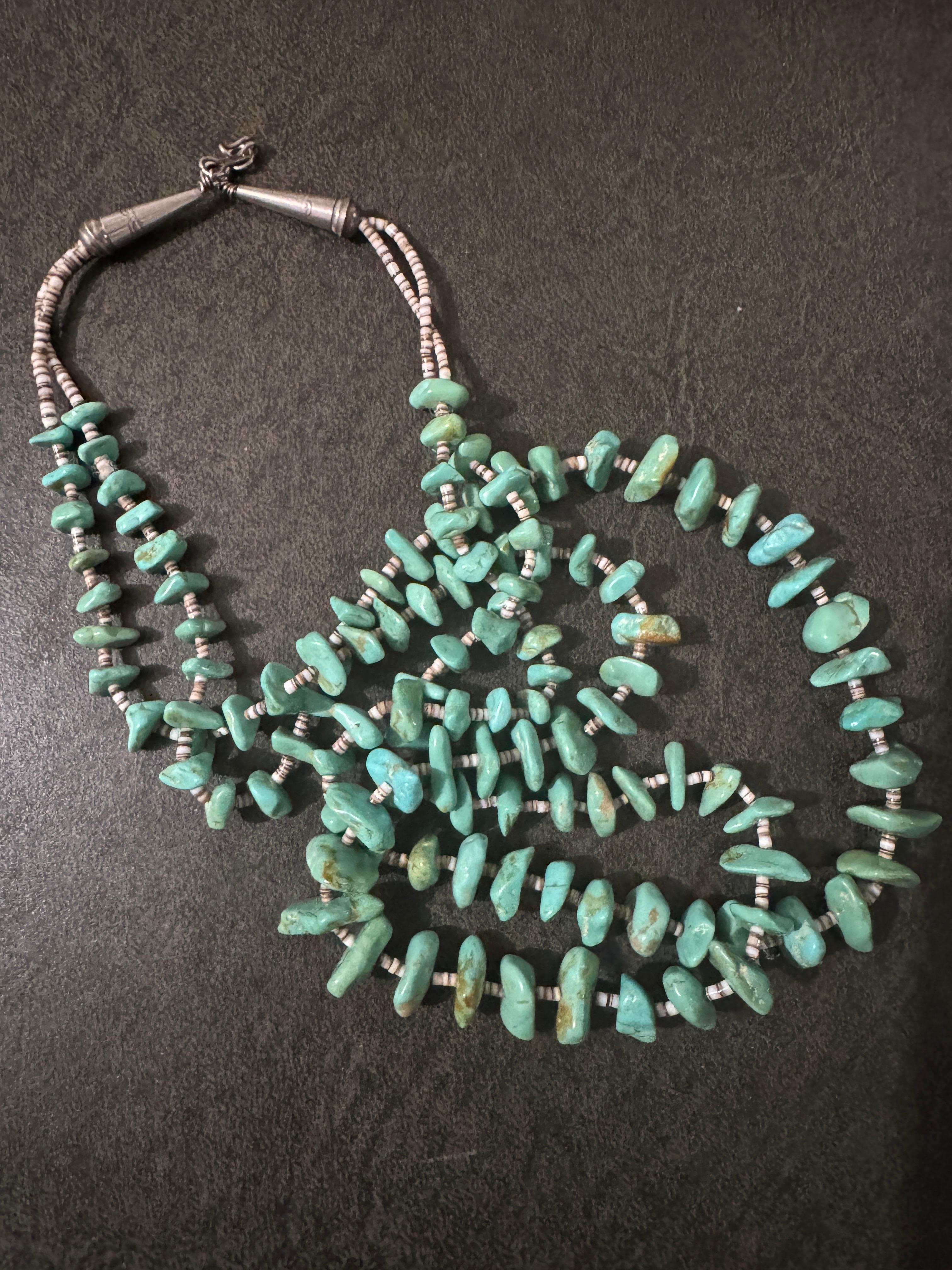 Collana in argento sterling a doppio filo con turchesi e conchiglie Heishi in vendita 6