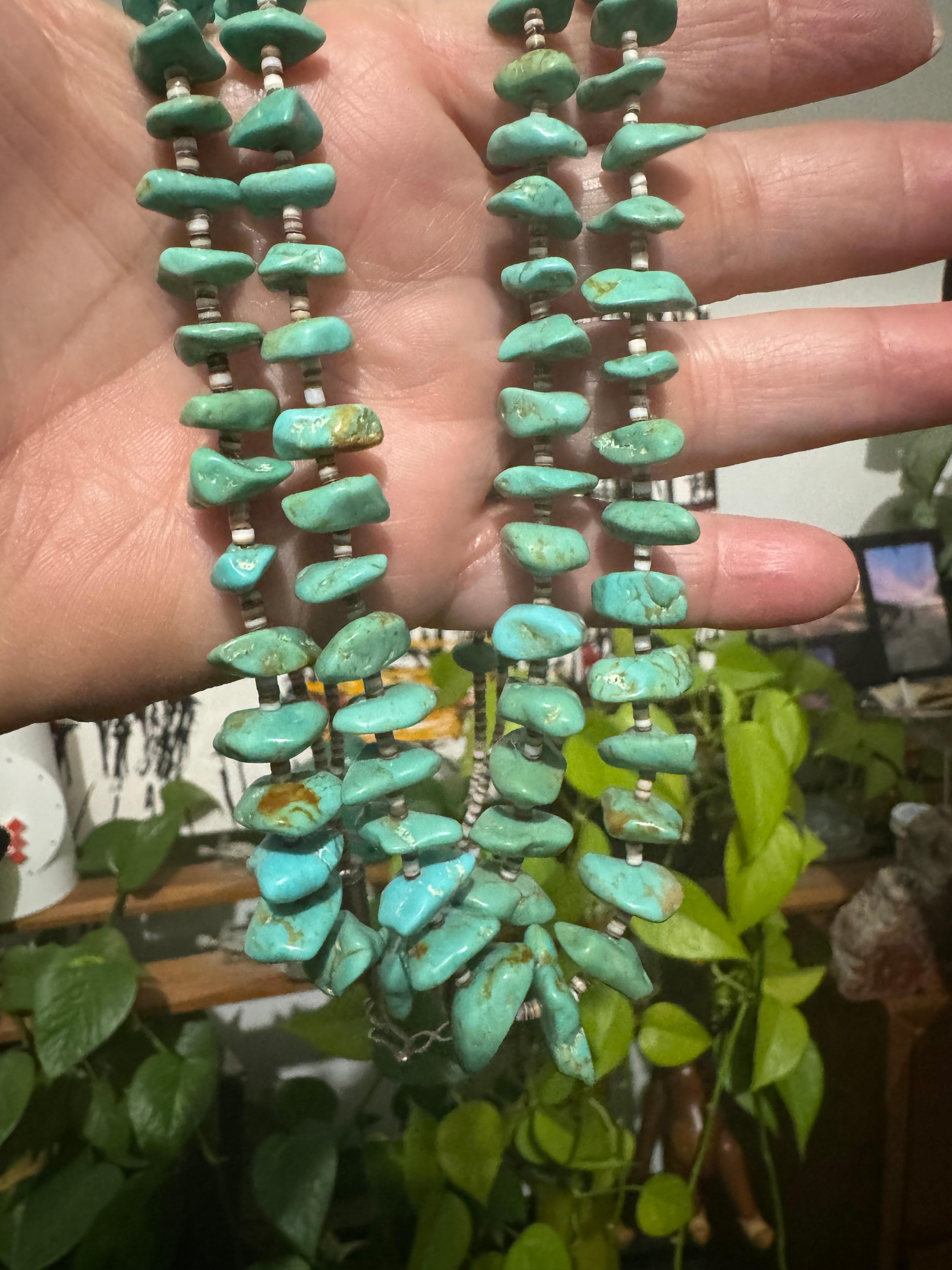 Collana in argento sterling a doppio filo con turchesi e conchiglie Heishi in vendita 8