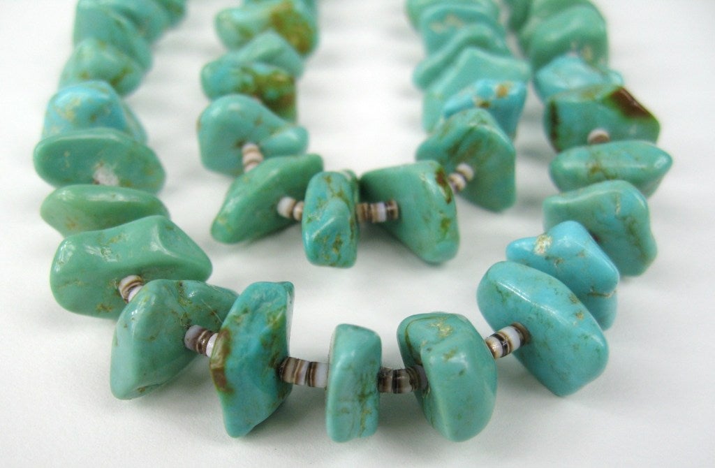 Burattato Collana in argento sterling a doppio filo con turchesi e conchiglie Heishi in vendita