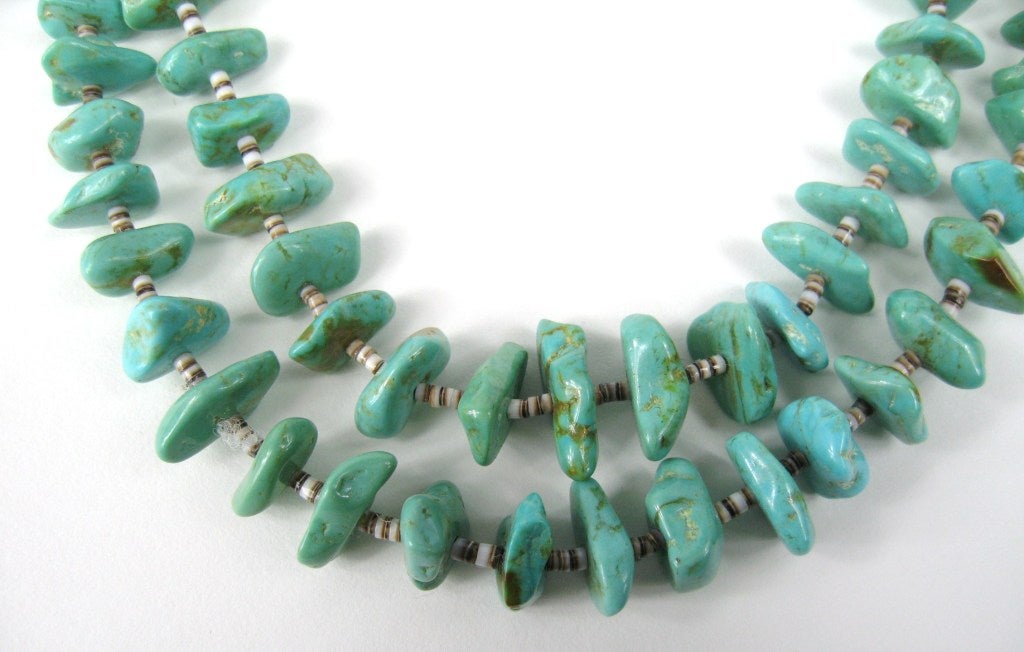 Collana in argento sterling a doppio filo con turchesi e conchiglie Heishi In condizioni ottime in vendita a Wallkill, NY