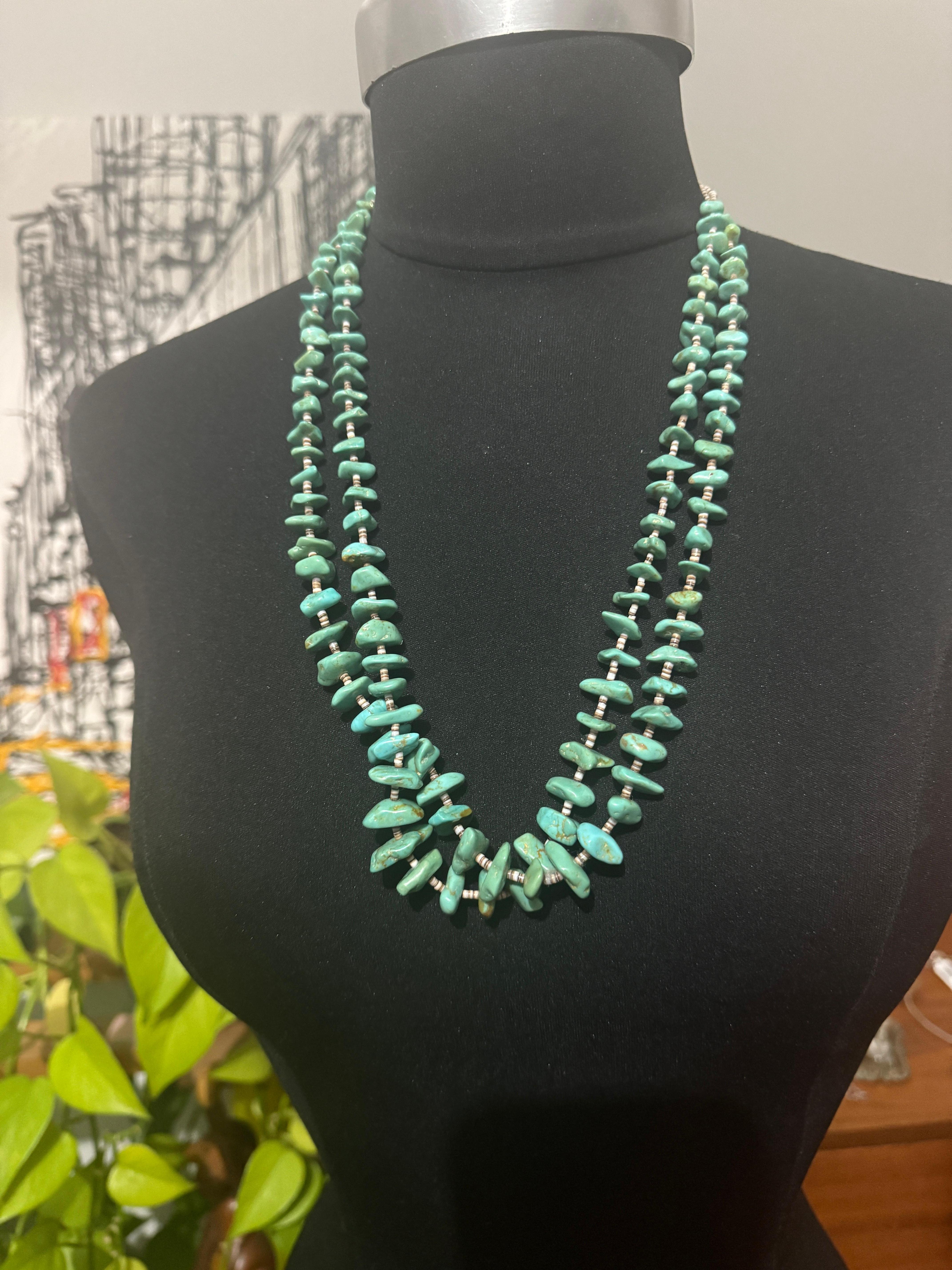 Collana in argento sterling a doppio filo con turchesi e conchiglie Heishi in vendita 4