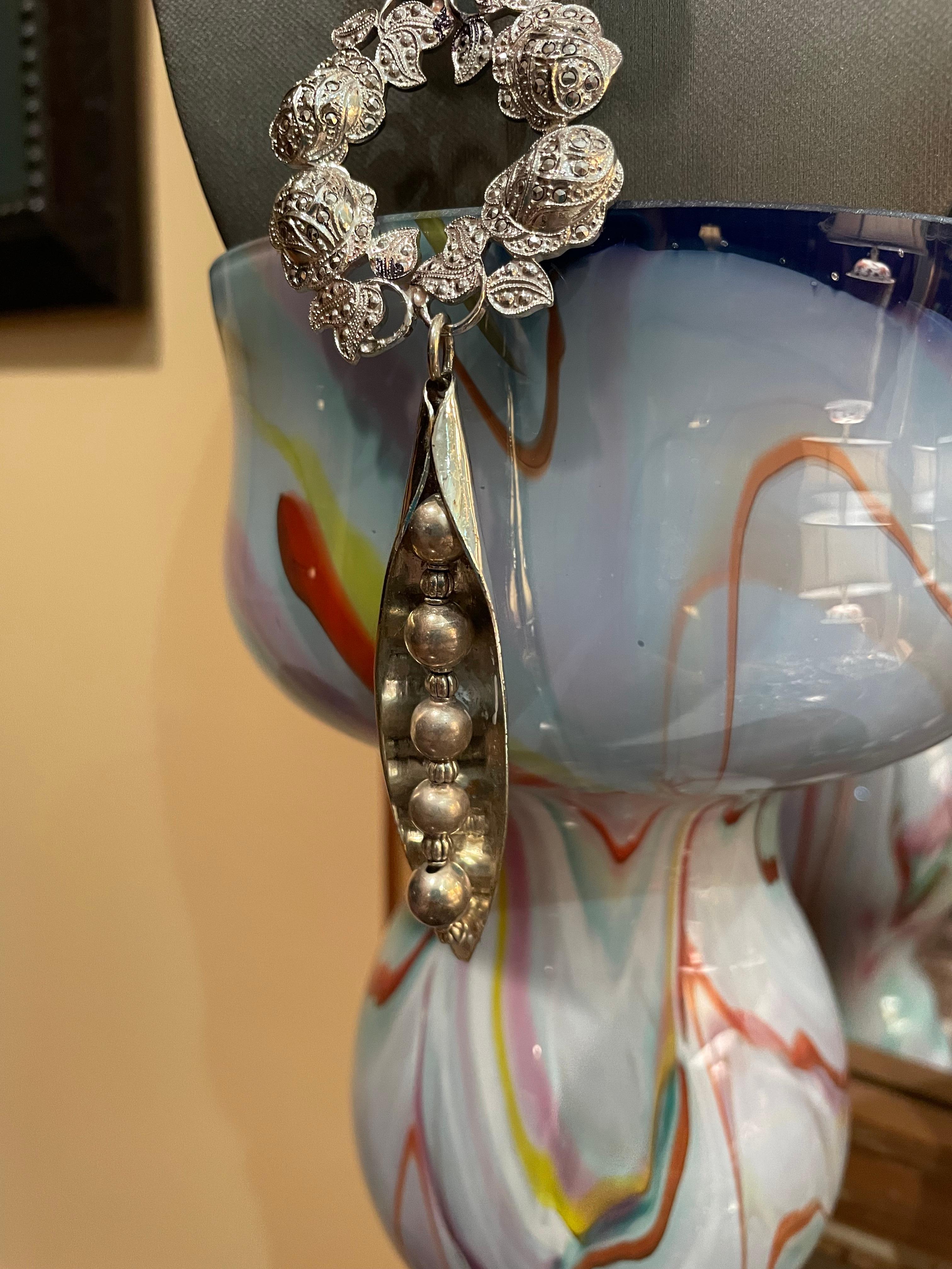 Collier de broches vintage en argent sterling, perles d'argent et verre de Murano. Bon état - En vente à Pittsburgh, PA