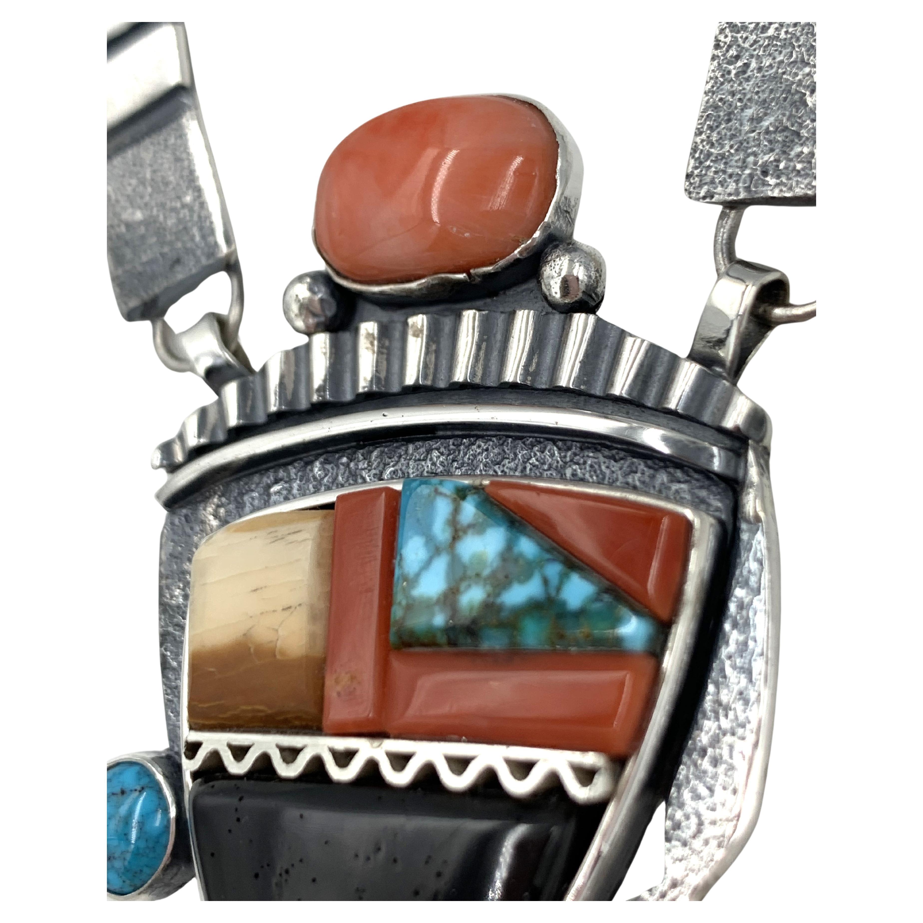 Halskette und Ohrringe aus Sterlingsilber mit Intarsien aus Sterlingsilber mit Türkis, Jet, Jaspis, Koralle (Indigene Kunst (Nord-/Südamerika)) im Angebot