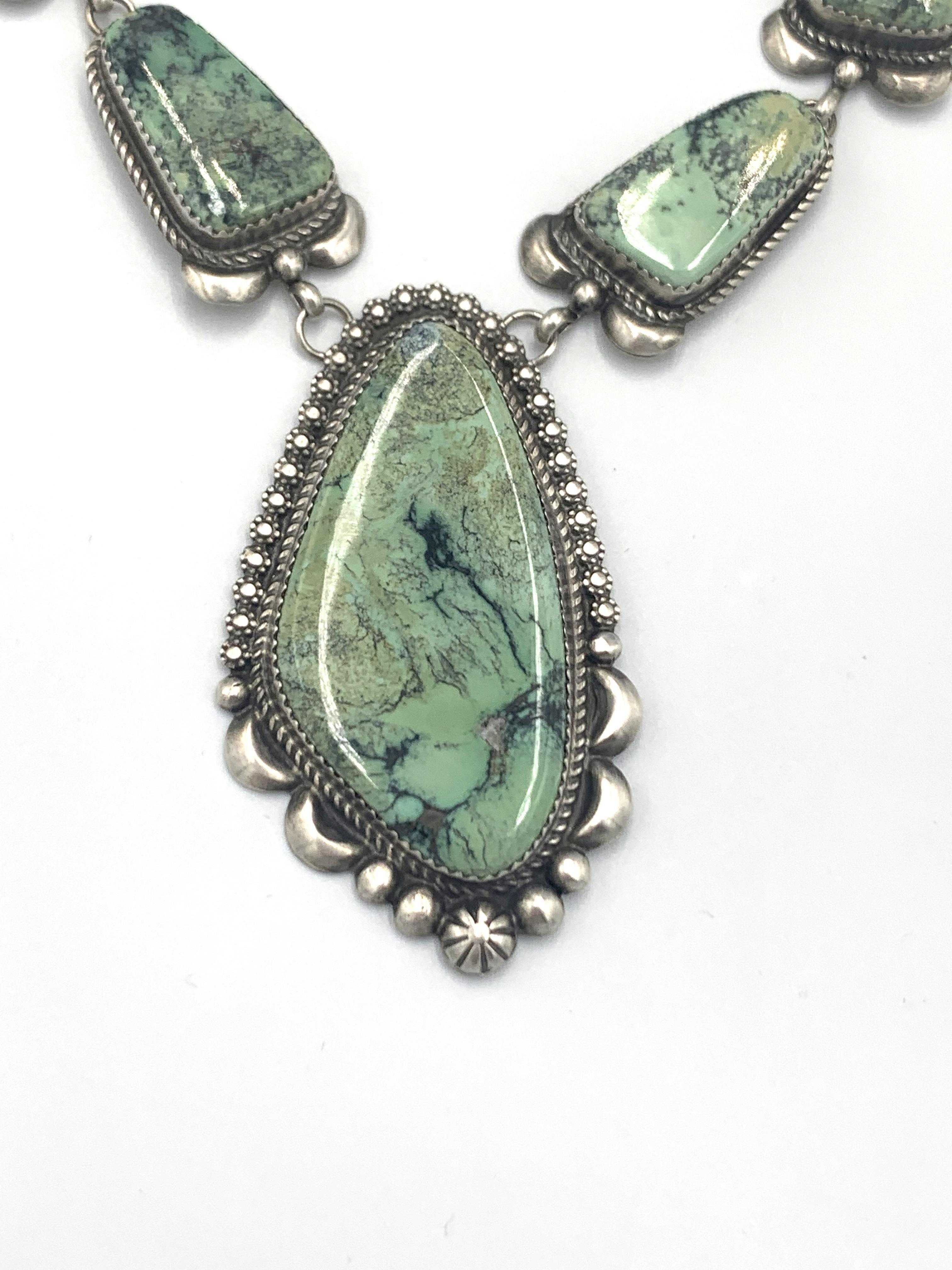 Nativo americano Collana in argento con pietre di turchese Dry Creek tagliate a mano di Mary Tso in vendita