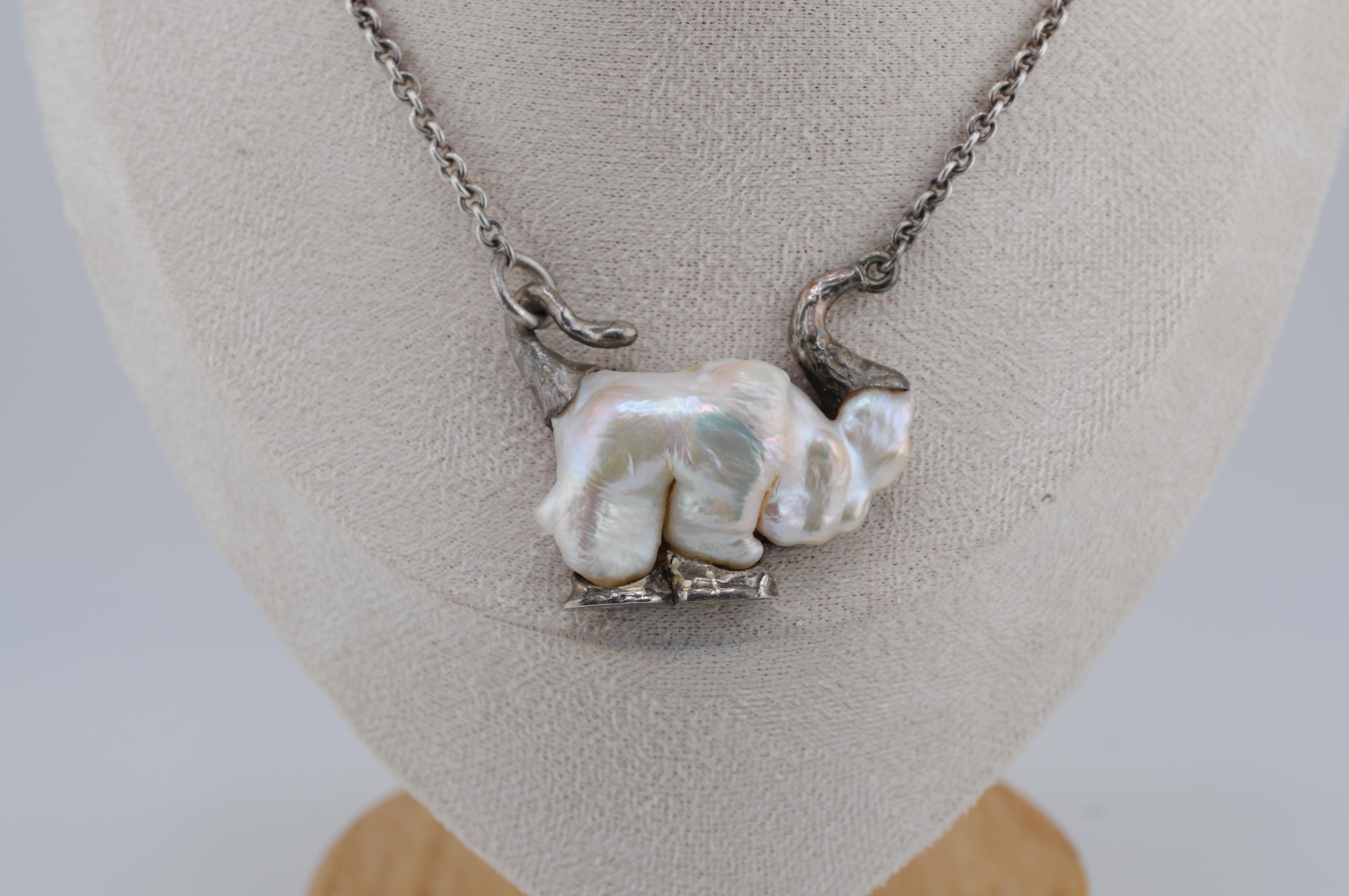 Collana in argento sterling con perla naturale Keshi a forma di elefante in vendita 2