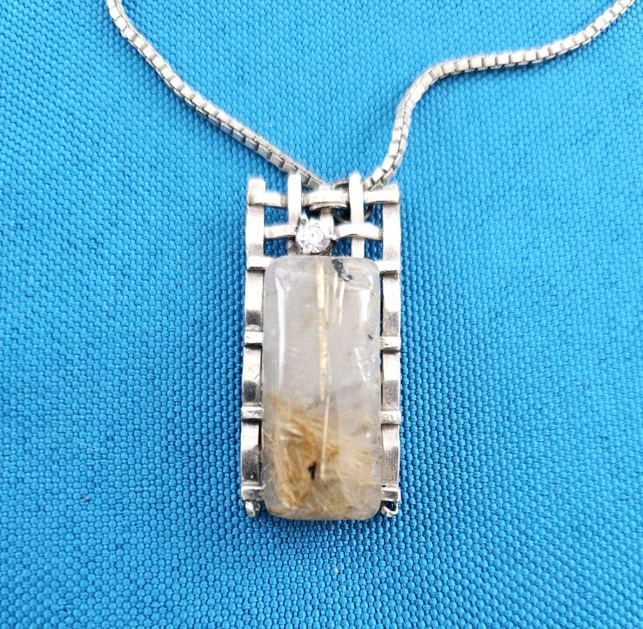 Unknown Sterling Silver Pendant Necklace with Rutilated Quartz For Sale