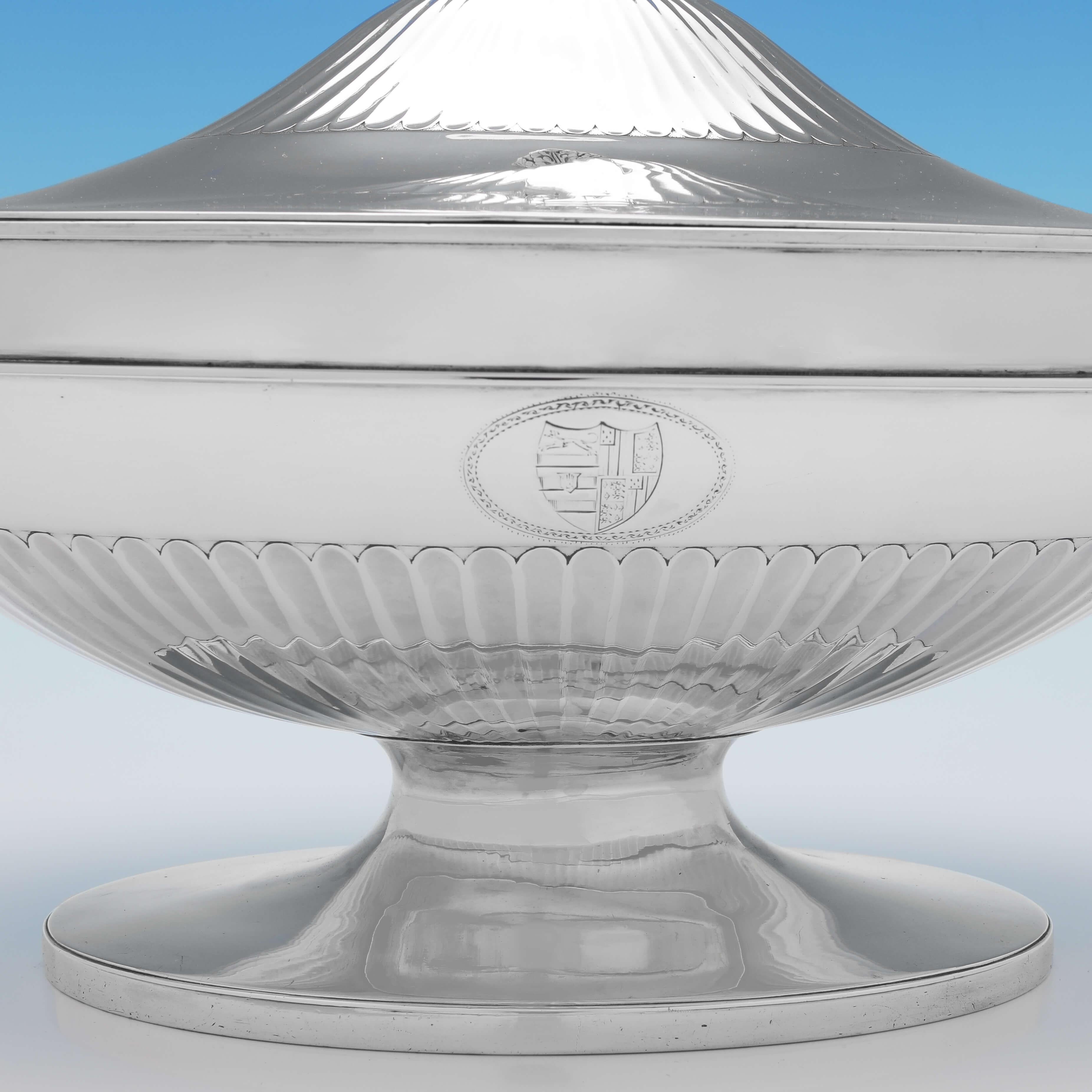 Sopera neoclásica antigua de plata de ley Londres 1784 por Wakelin & Taylor finales del siglo XVIII