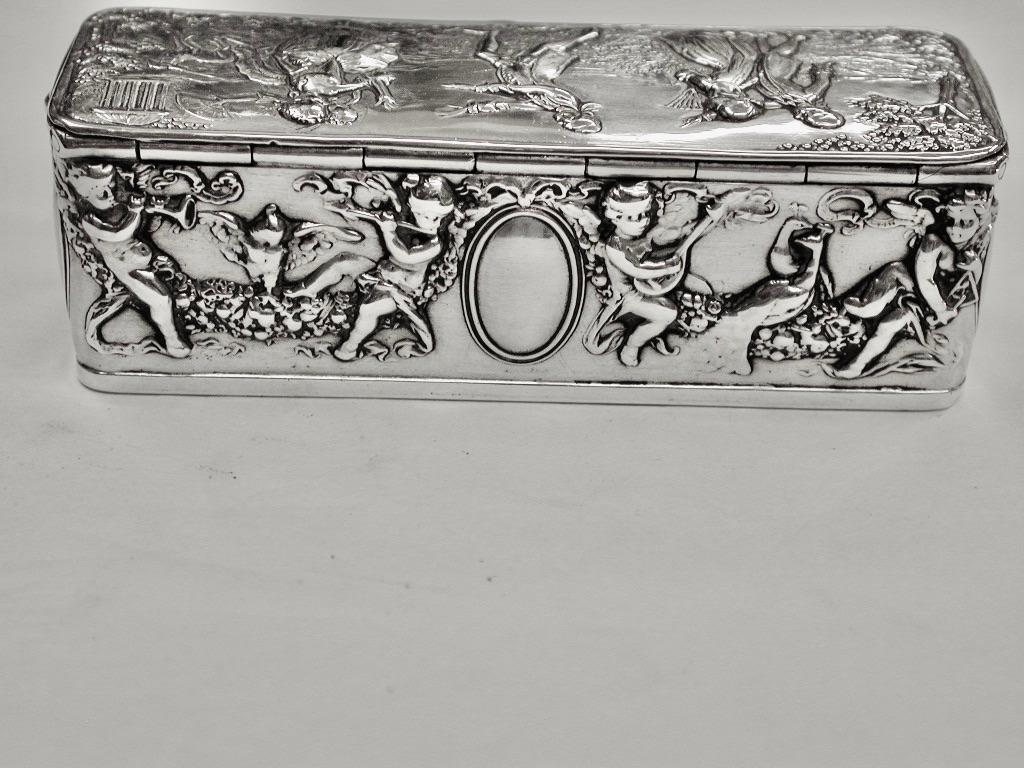 Sterling Silver Oblong Trinket Box Dated 1903 Berthold Muller Chester Assay In Good Condition In London, GB
