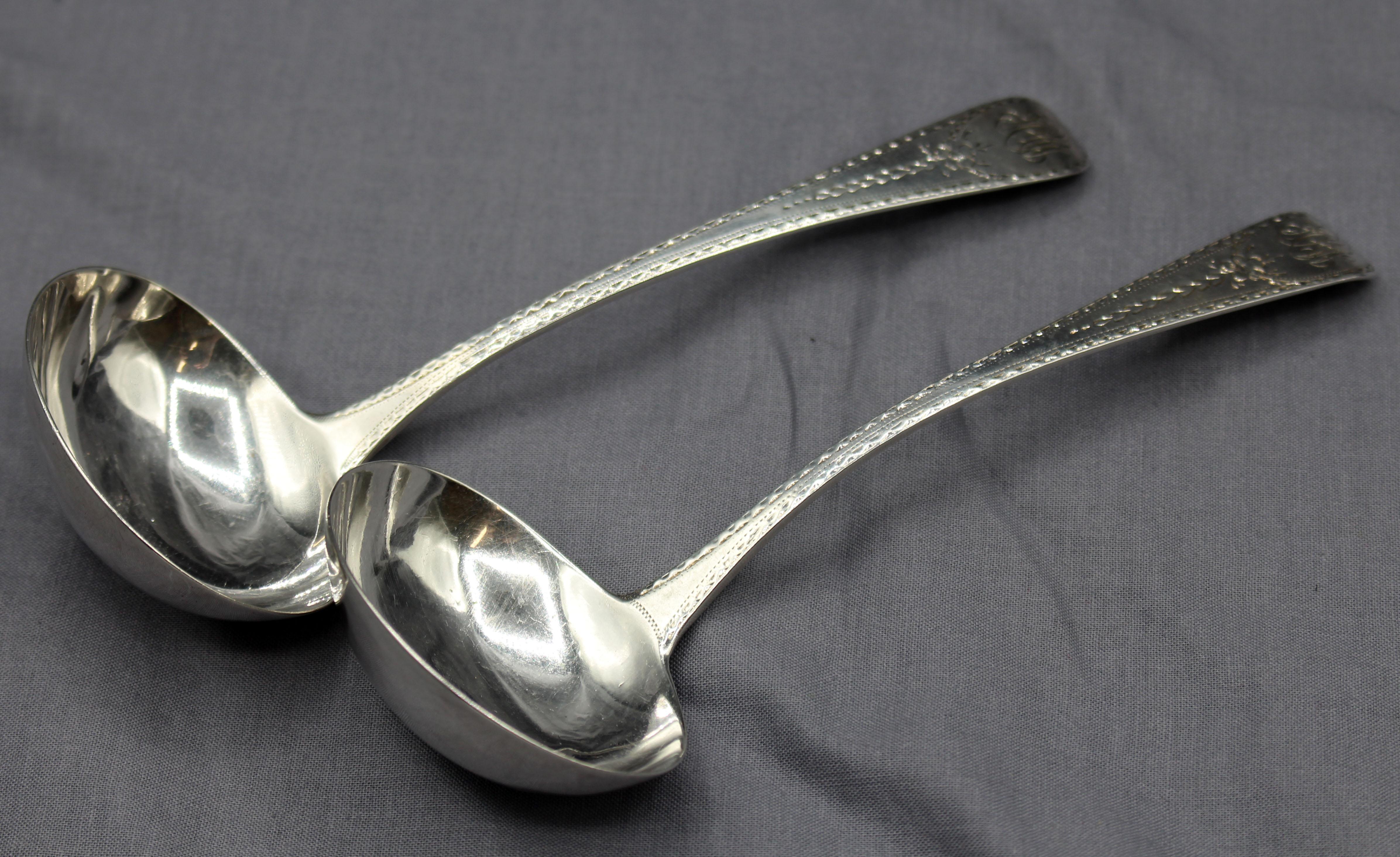Sterling Silver Old English Engraved Pattern Gravy Ladles by John Lias In Good Condition For Sale In Chapel Hill, NC