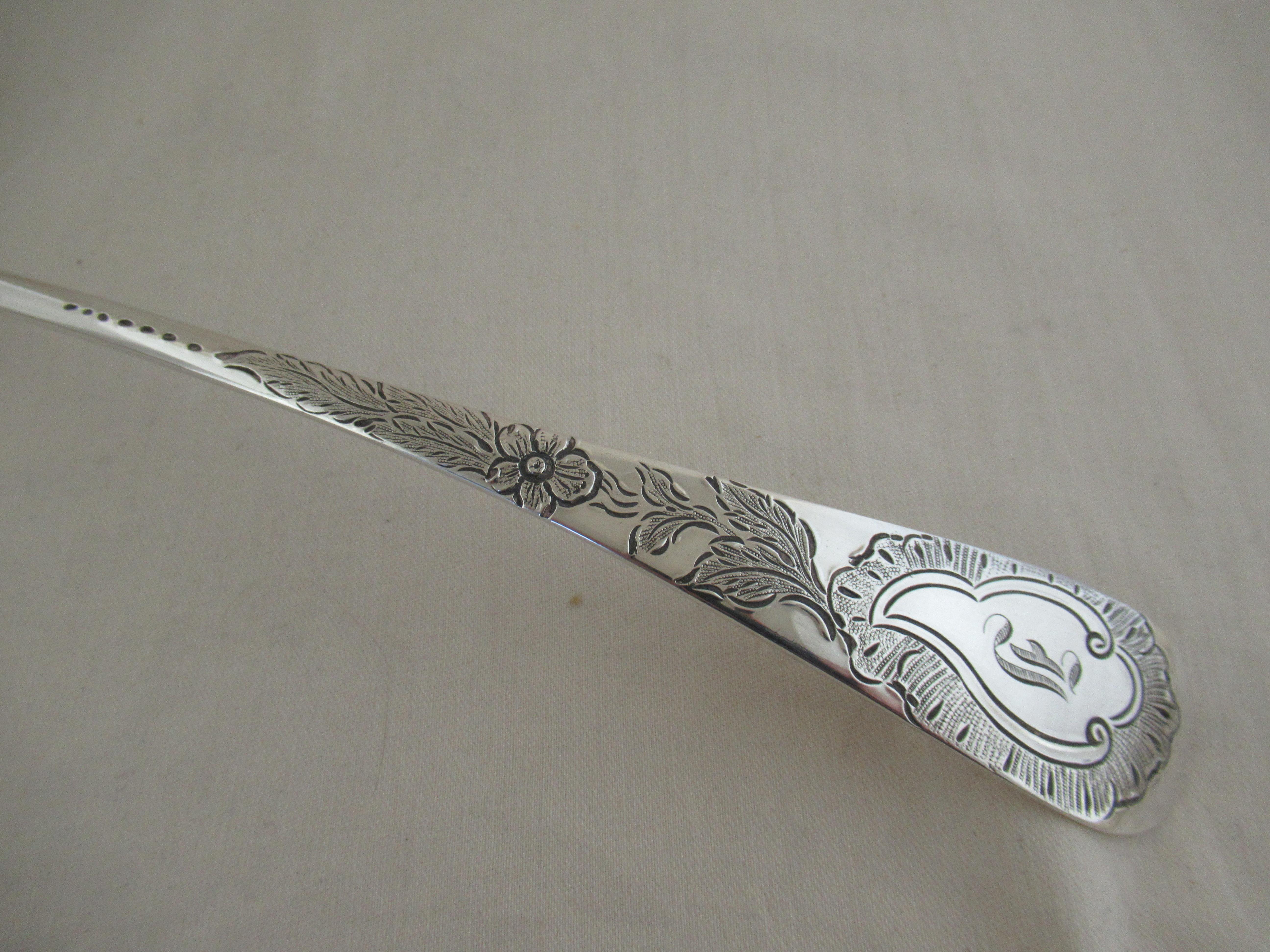 Hand-Crafted Sterling Silver, Old English & Shell, Soup Ladle, Irish Maker, London, 1903 For Sale
