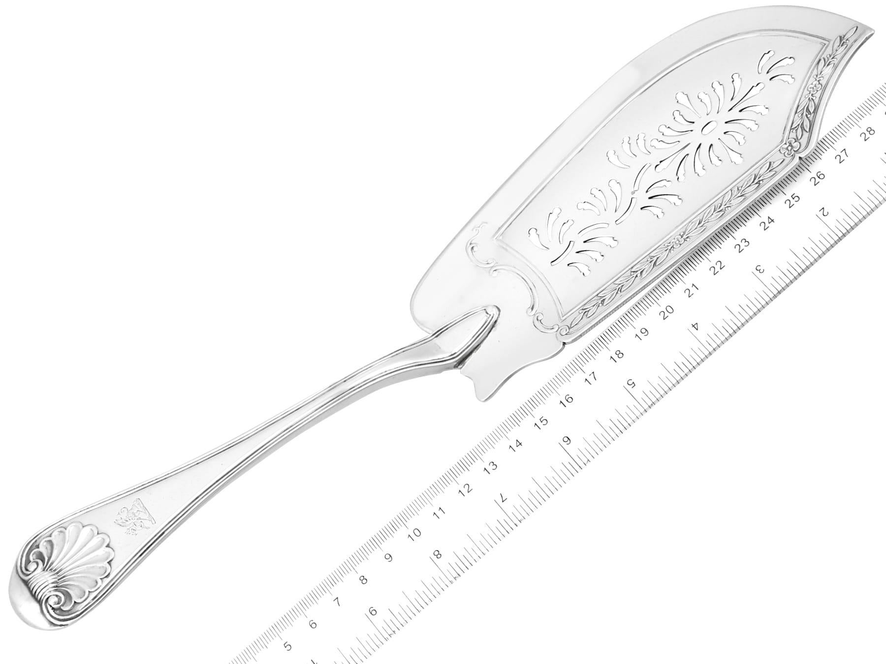 Sterling Silver Old English Thread and Shell Fish Slice / Server by Paul Storr For Sale 5