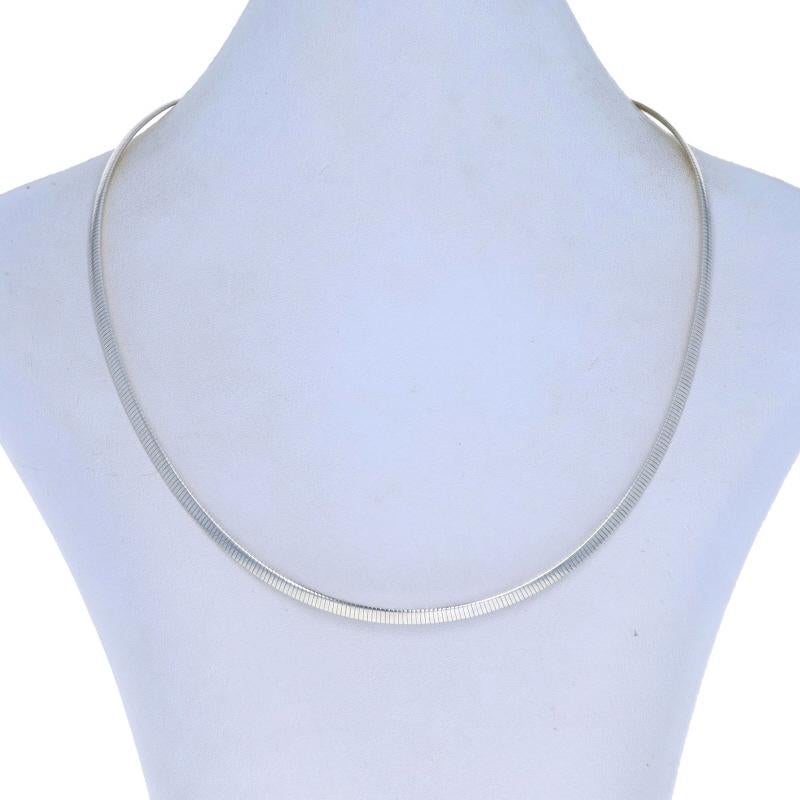 Metal Content: Sterling Silver (gold plated)

Chain Style: Omega
Necklace Style: Chain
Fastening Type: Lobster Claw Clasp
Features: Reversible Design

Measurements

Length: 18