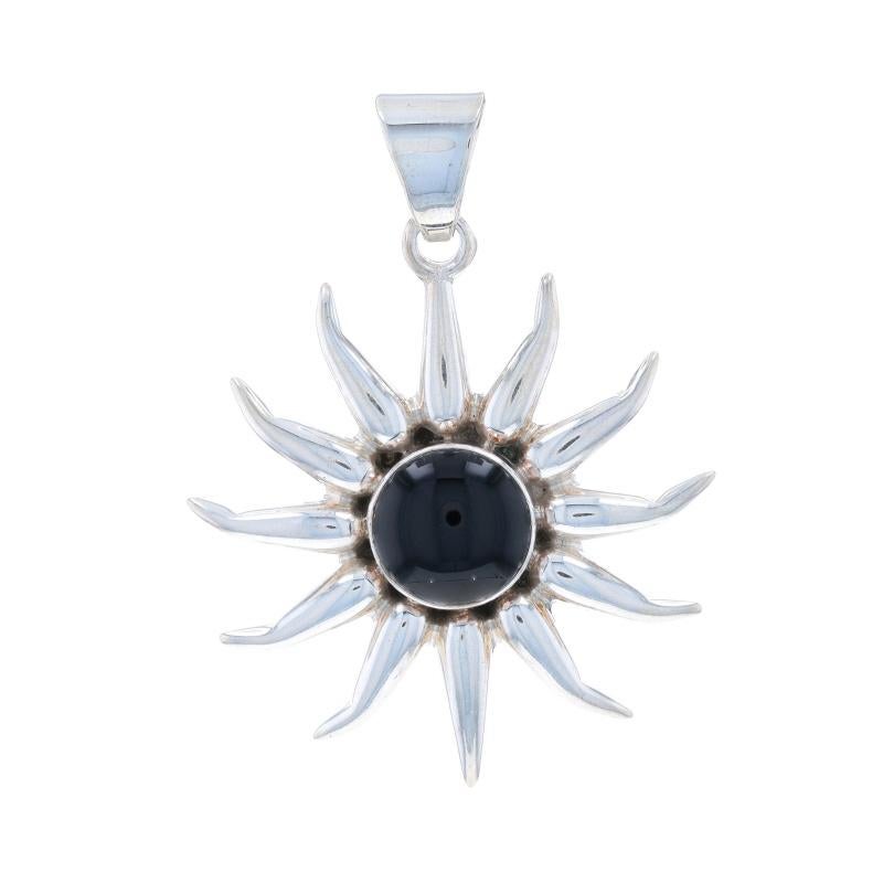 Contenuto del metallo: Argento Sterling

Informazioni su A. Stone

Onice naturale
Taglio: Cabochon rotondo
Colore: nero

Stile: Solitario
Tema: Sole

Misure

Altezza (dalla cauzione estesa): 2 7/16