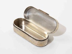 Pastillero / caja ovalada con bisagras de plata de ley, años 50