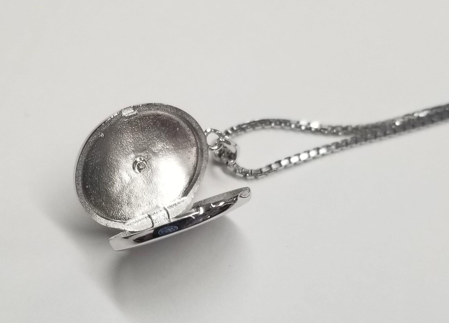 Collana con medaglione ovale in argento sterling - Zirconia cubica, catena da 16 pollici in vendita 1