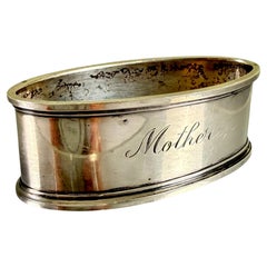 Anillo de servilleta ovalado de plata de ley – Madre