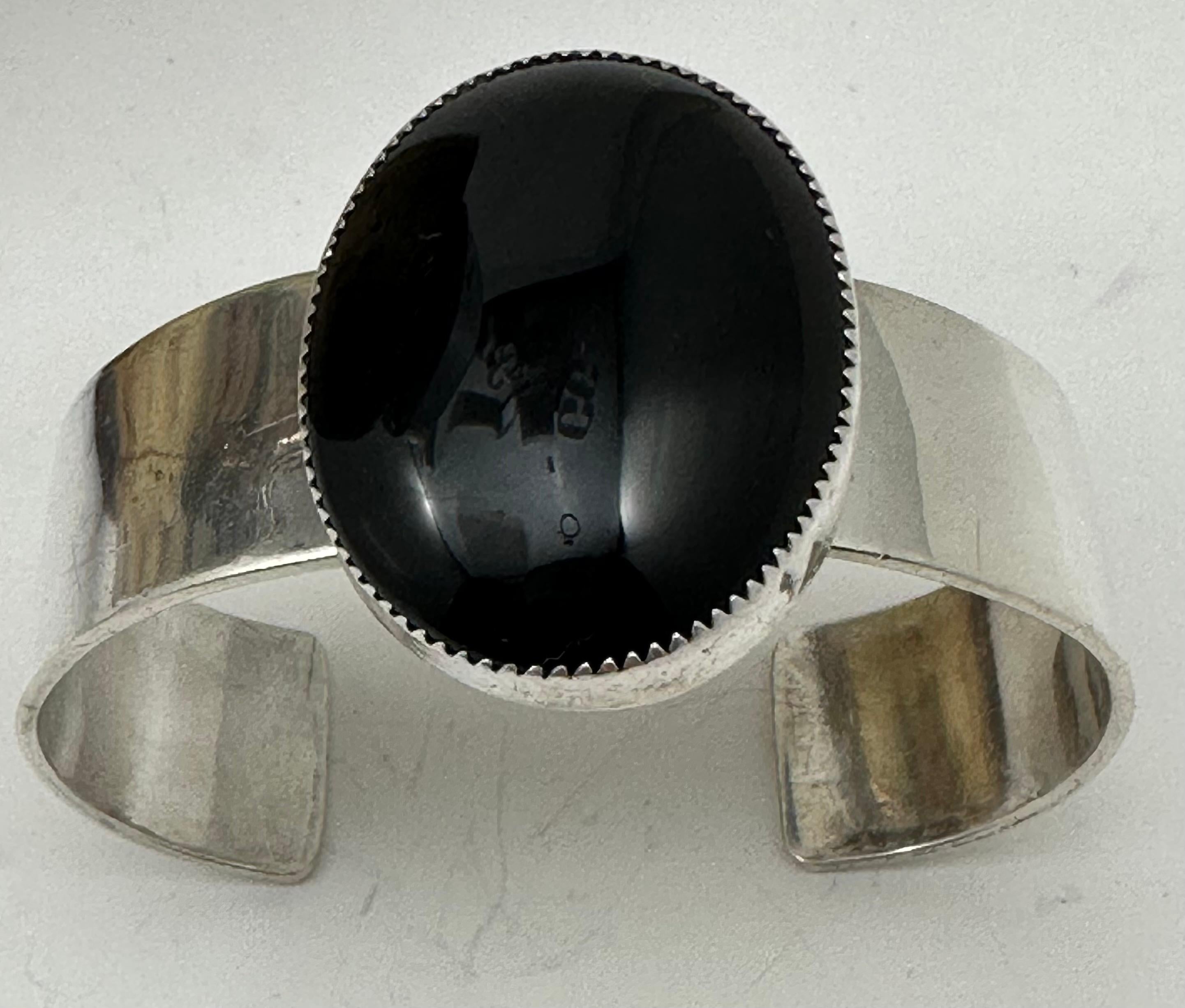 Oval Cut Sterling Silver Oval Onyx Cuff Bracelet Signed by Navajo Artist R Henry For Sale