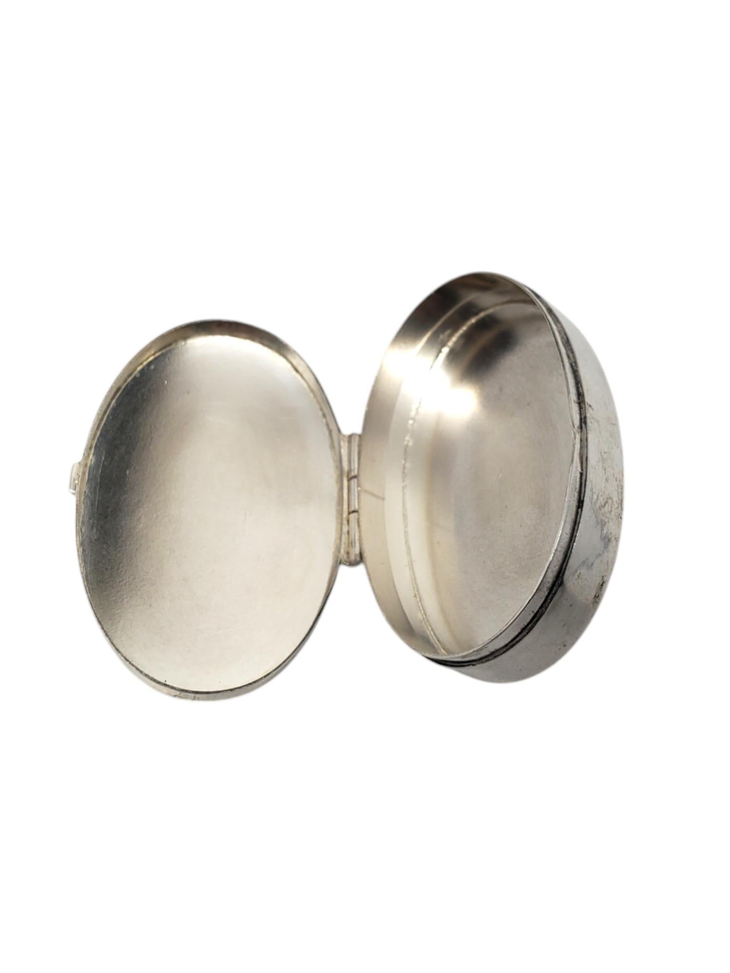 Boîte à pilules ovale en argent sterling n° 19679 en vente 3