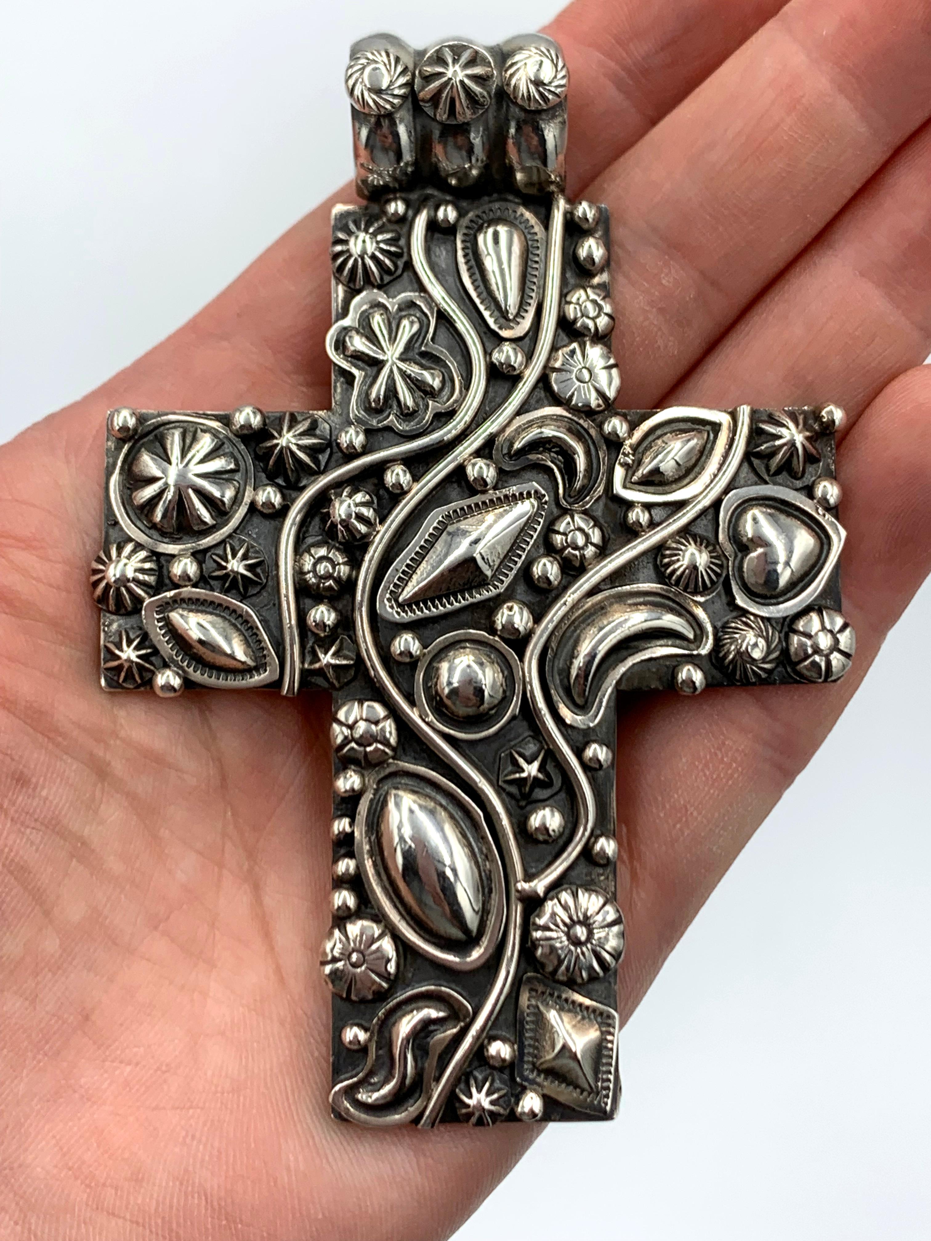 Ciondolo a forma di croce sovrapposta in argento Sterling di Ronnie Willie in vendita 5