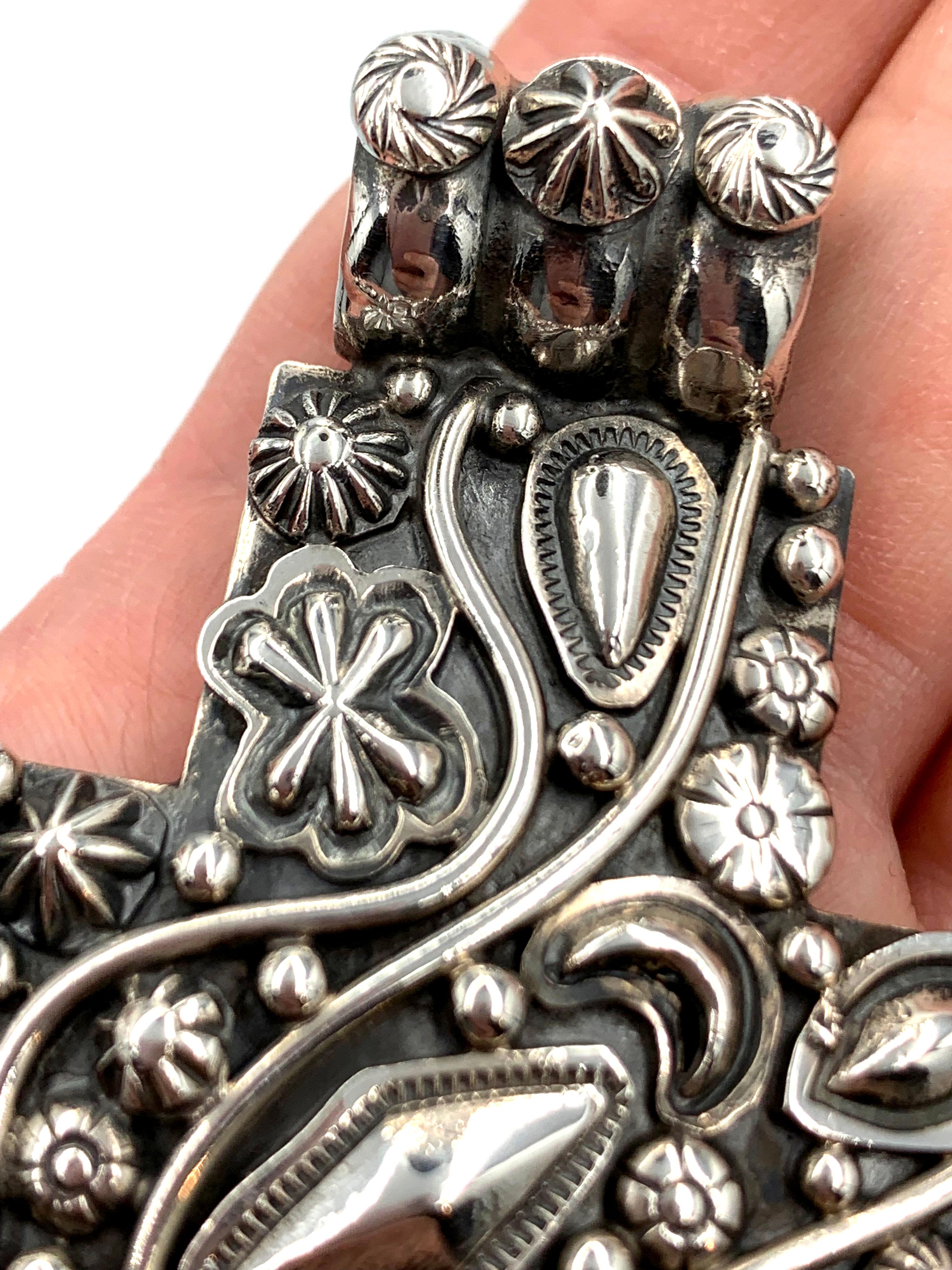 Ciondolo a forma di croce sovrapposta in argento Sterling di Ronnie Willie in vendita 8