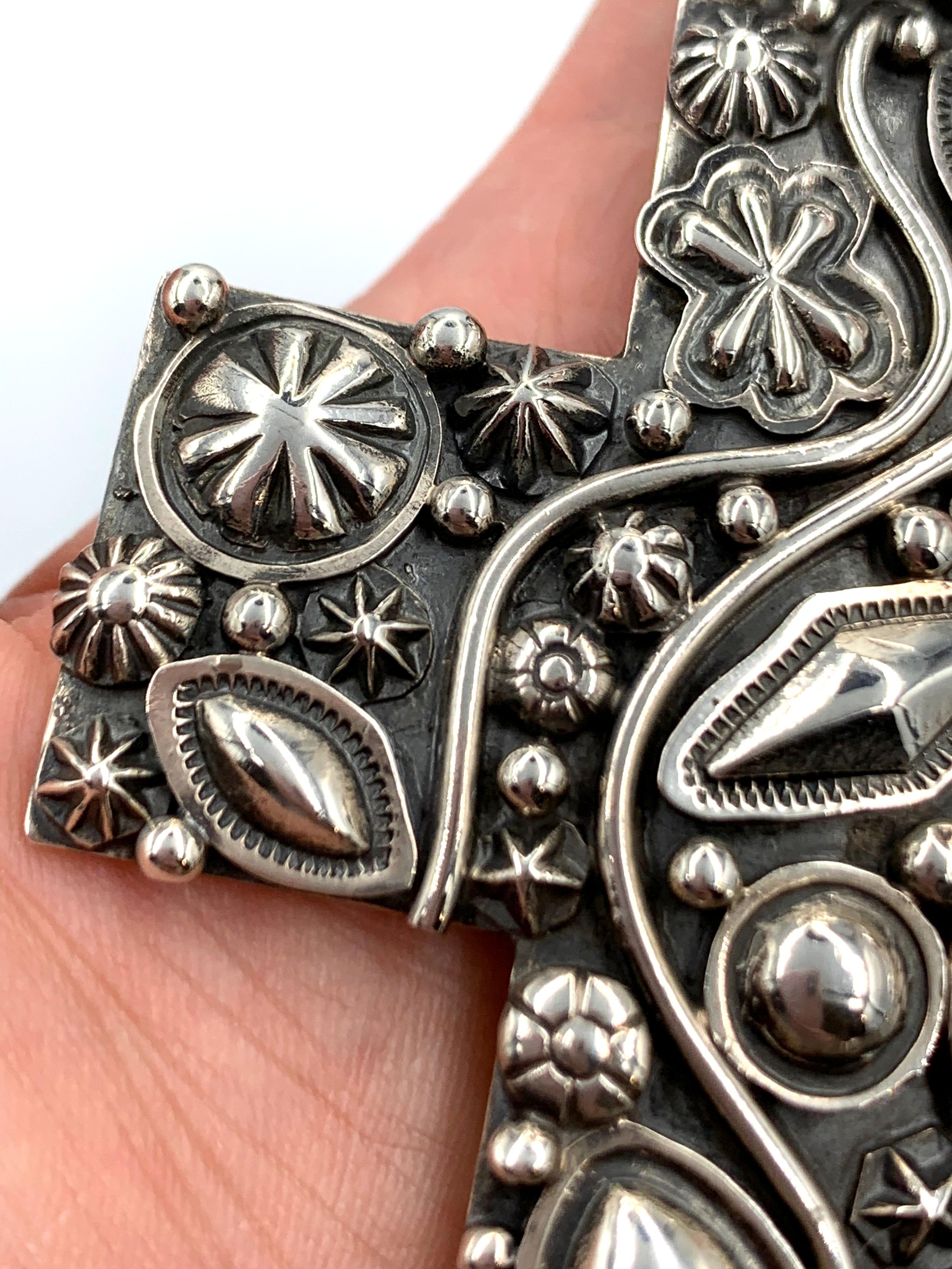 Ciondolo a forma di croce sovrapposta in argento Sterling di Ronnie Willie in vendita 9