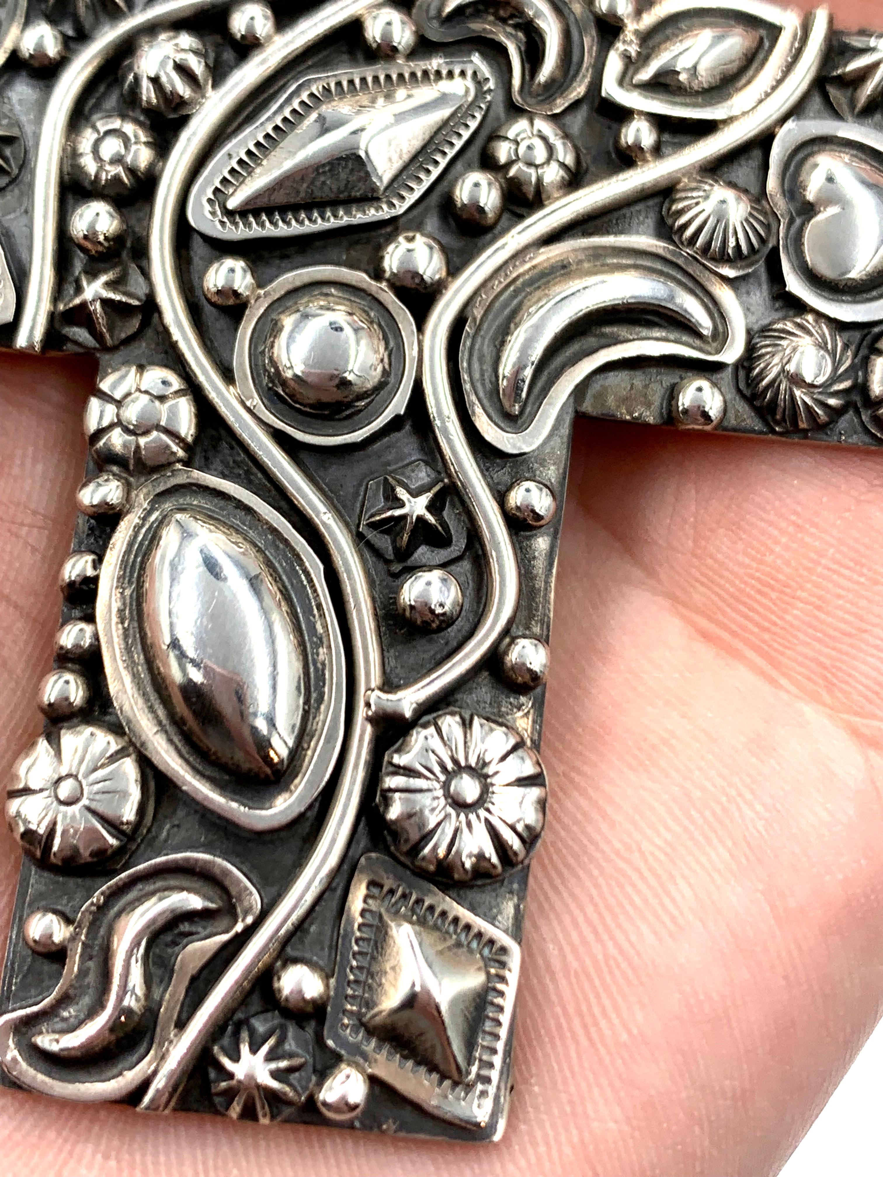 Ciondolo a forma di croce sovrapposta in argento Sterling di Ronnie Willie in vendita 10