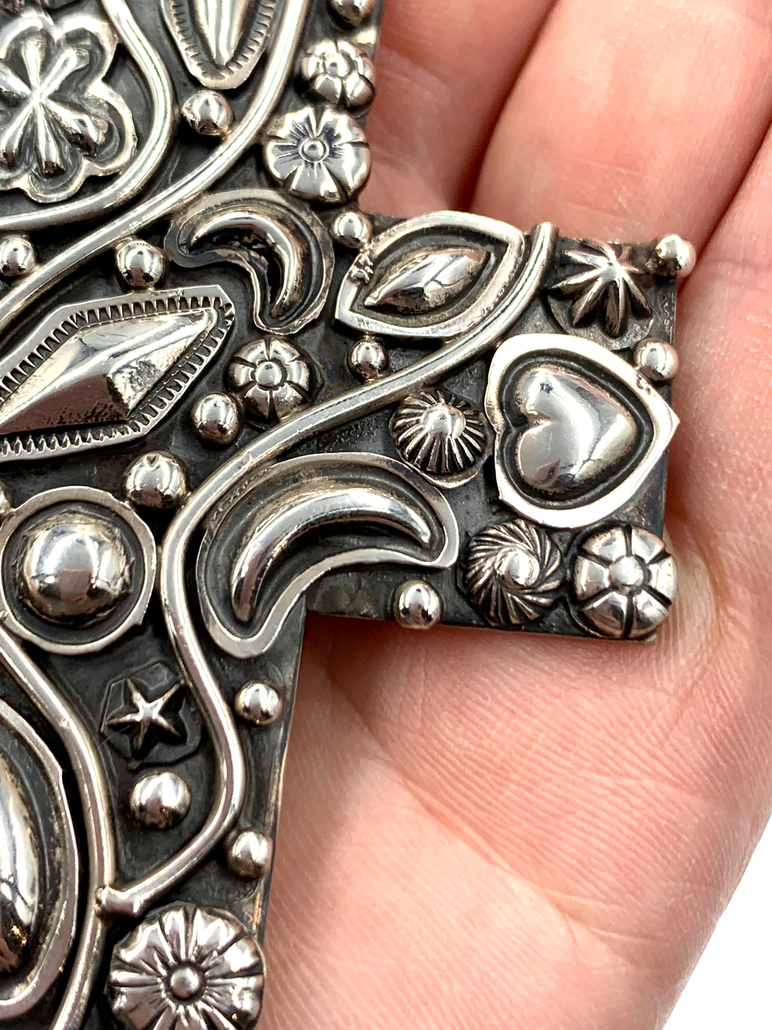 Ciondolo a forma di croce sovrapposta in argento Sterling di Ronnie Willie in vendita 11