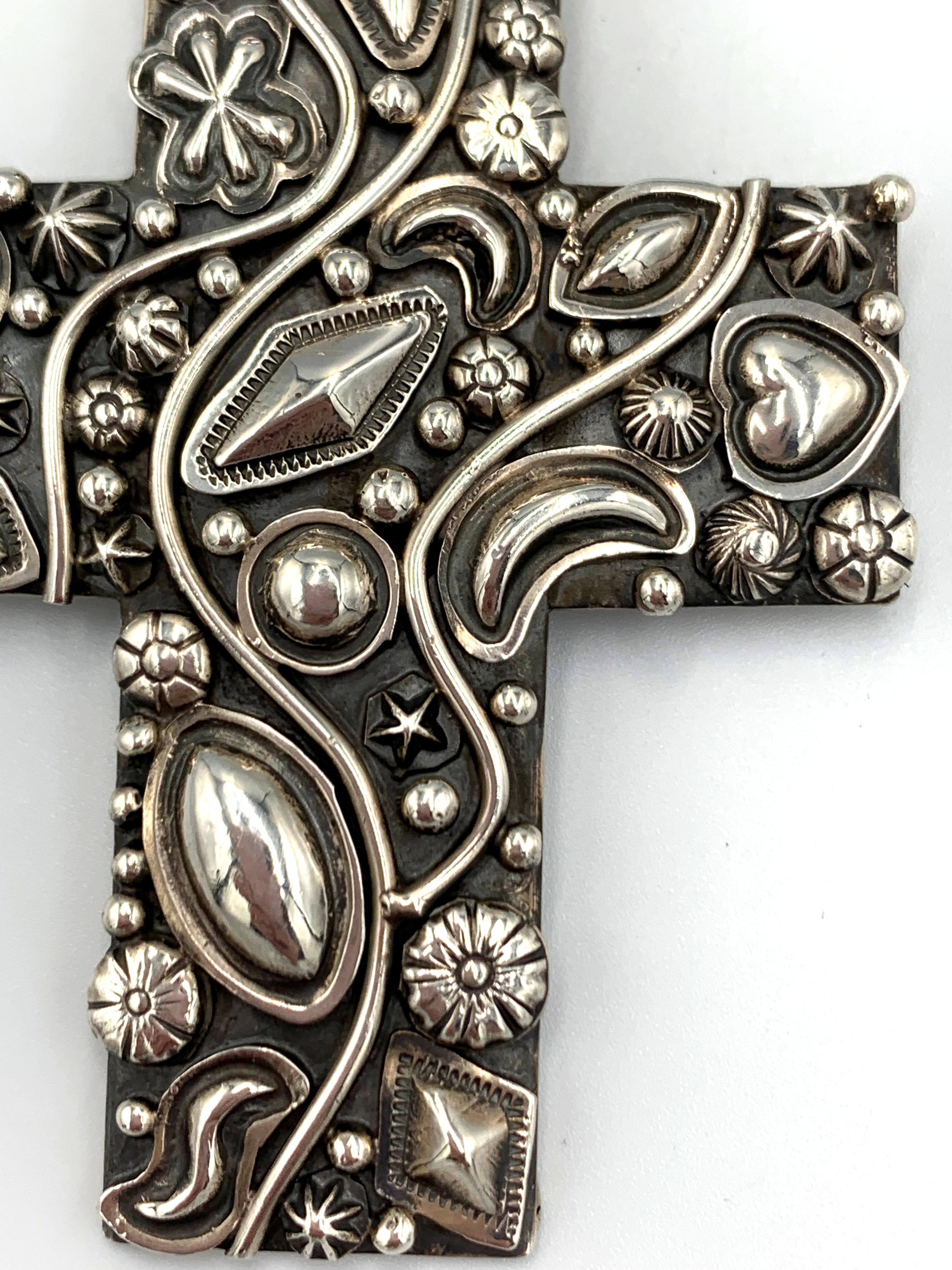 Ciondolo a forma di croce sovrapposta in argento Sterling di Ronnie Willie in vendita 4