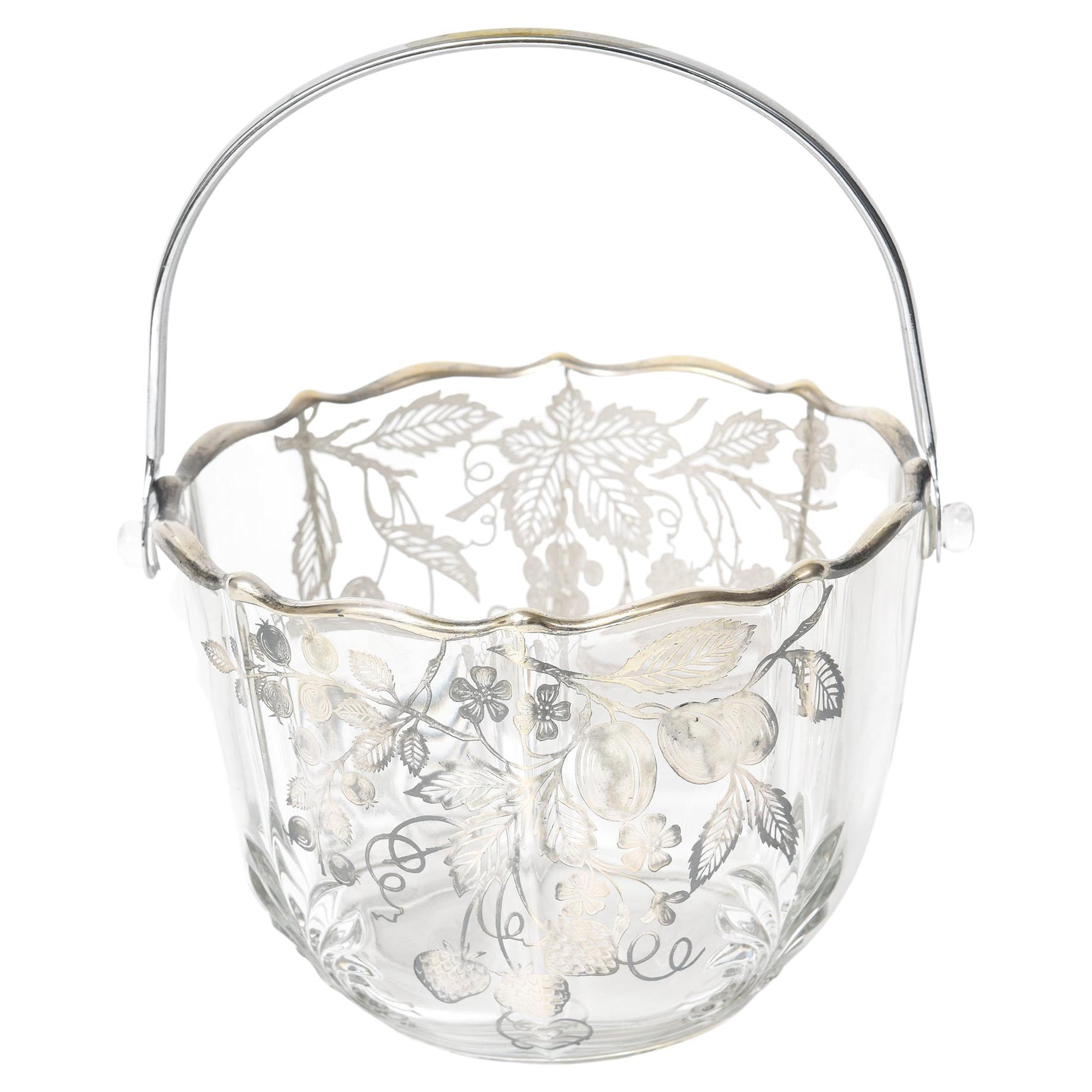 Seau à glace à panier à fruits et à fleurs en verre incrusté d'argent sterling en vente