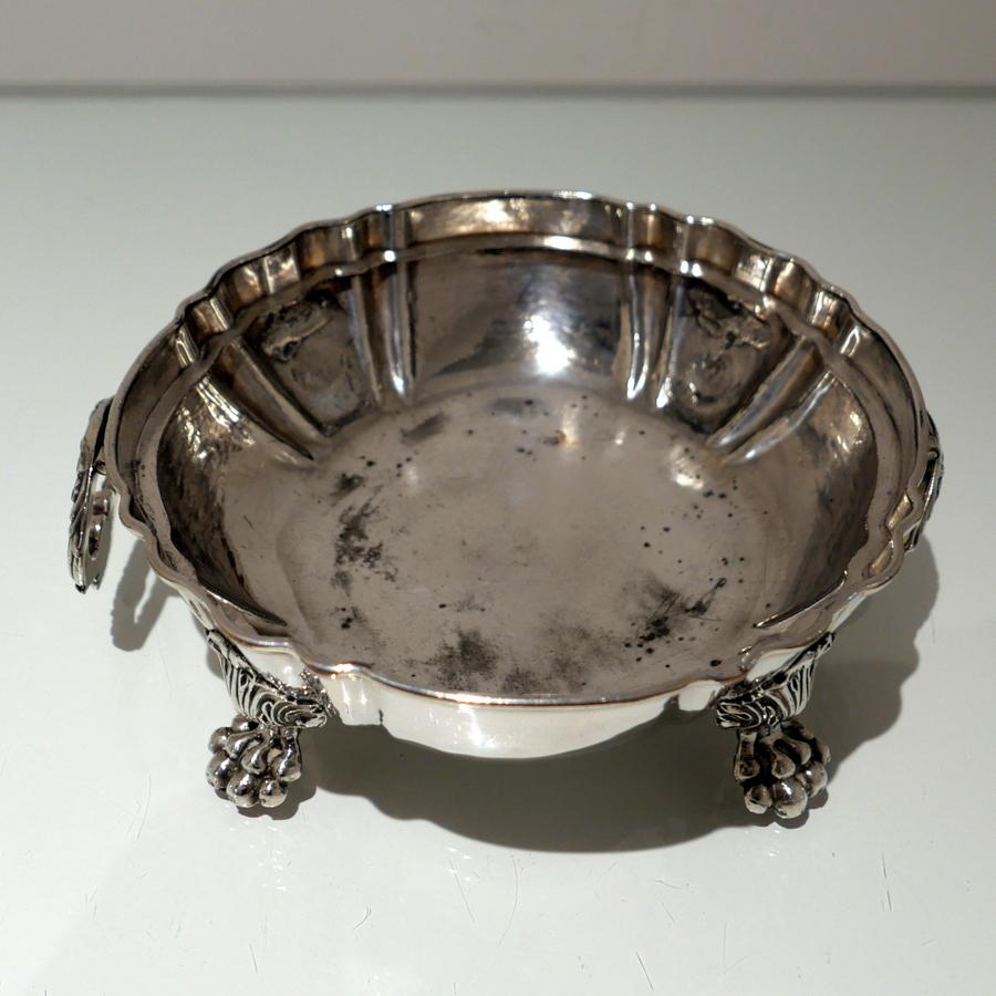 Paire de plats à dîner en argent sterling sur armoires de Londres de Sebastian Crespell II, 1822 en vente 1